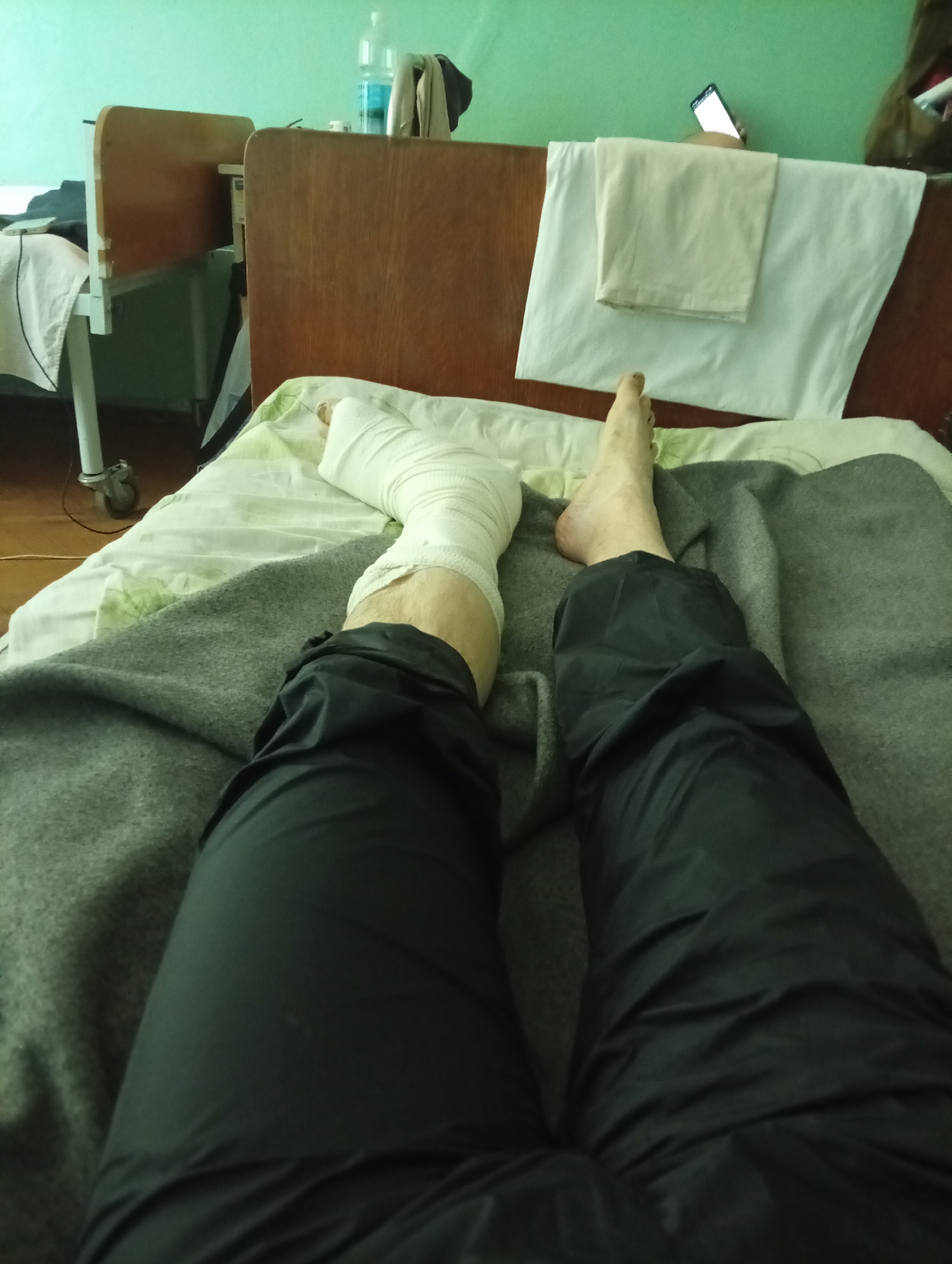 Patient with bandaged leg documented in hospital room