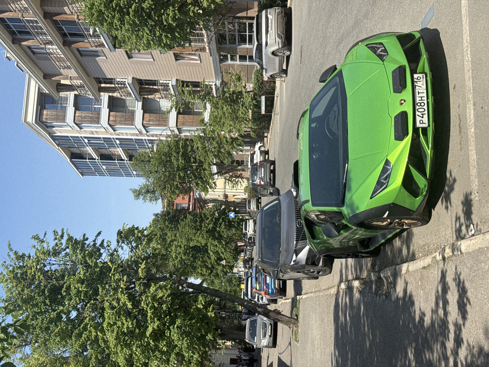 Green Lamborghini spotted on Kazan street