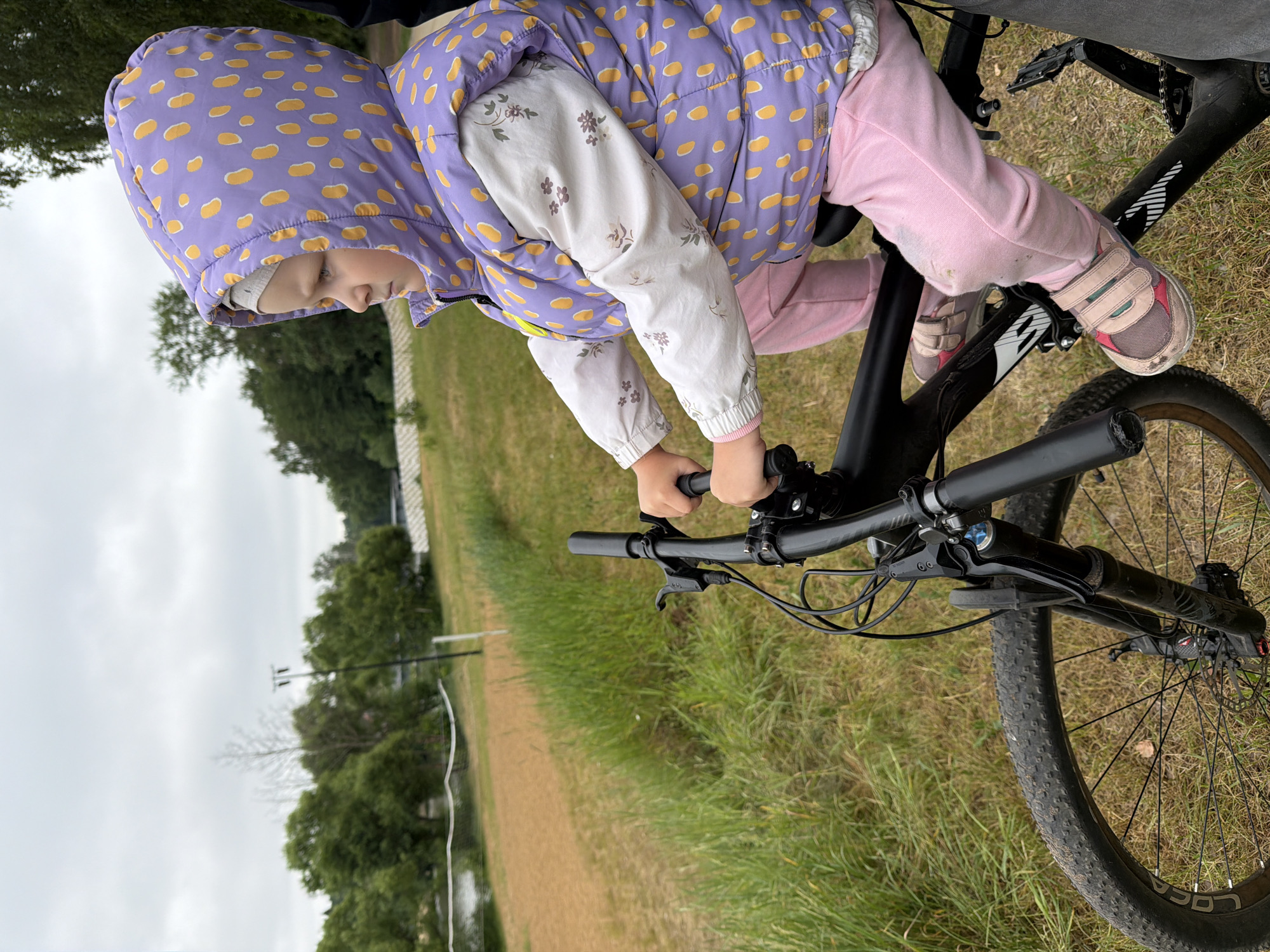 Bicycle ride through Malakhovka waterfront paths and beach