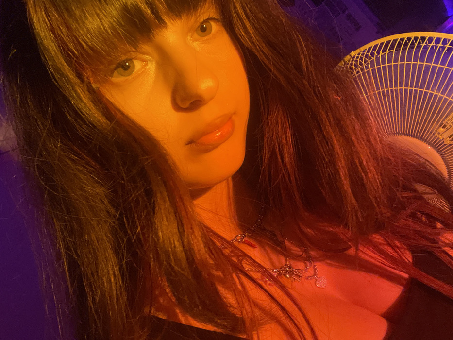 Woman films extended selfie session with elaborate accessories in Ra'anana