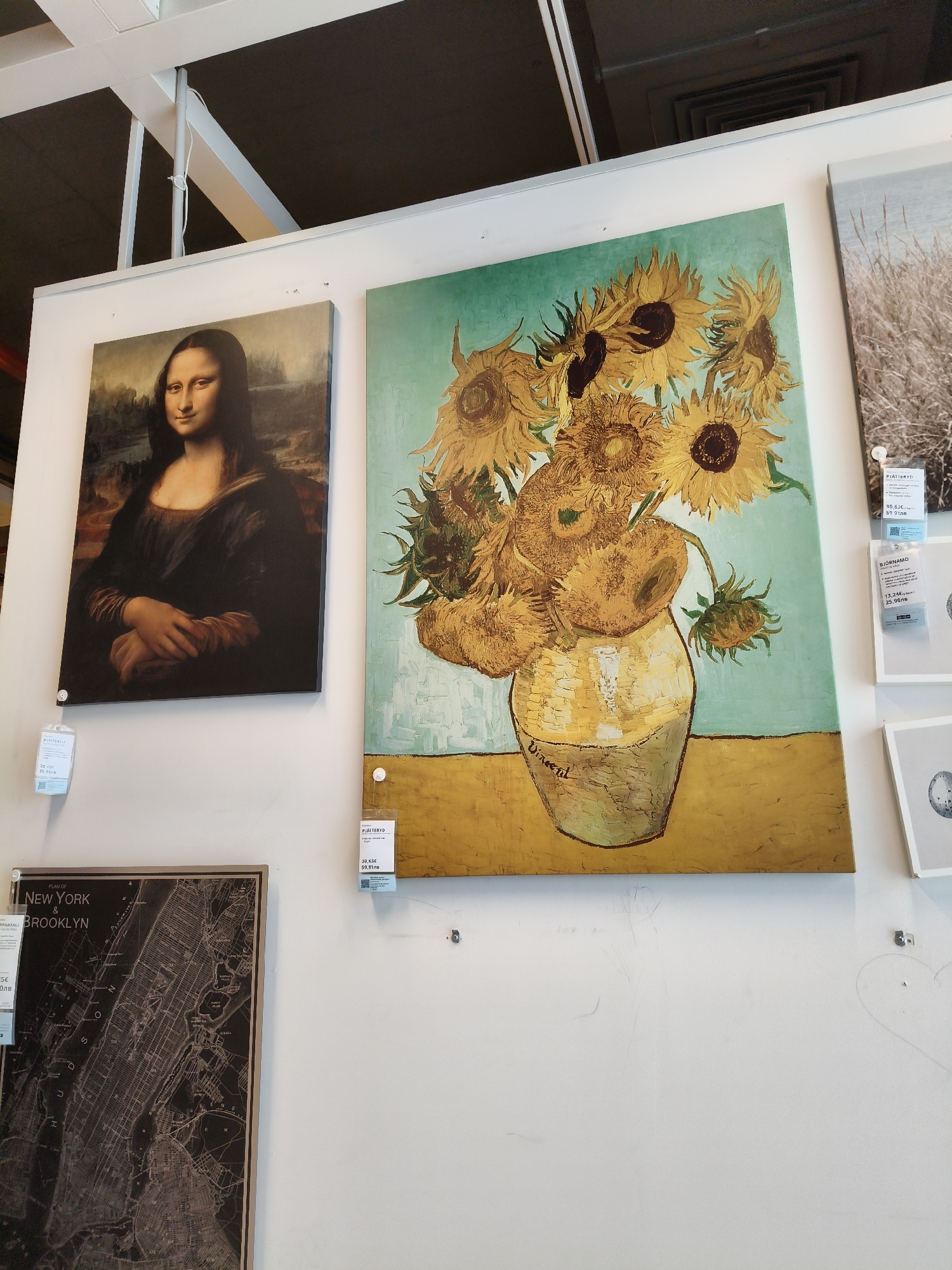 Art reproductions including Mona Lisa displayed in Plovdiv store