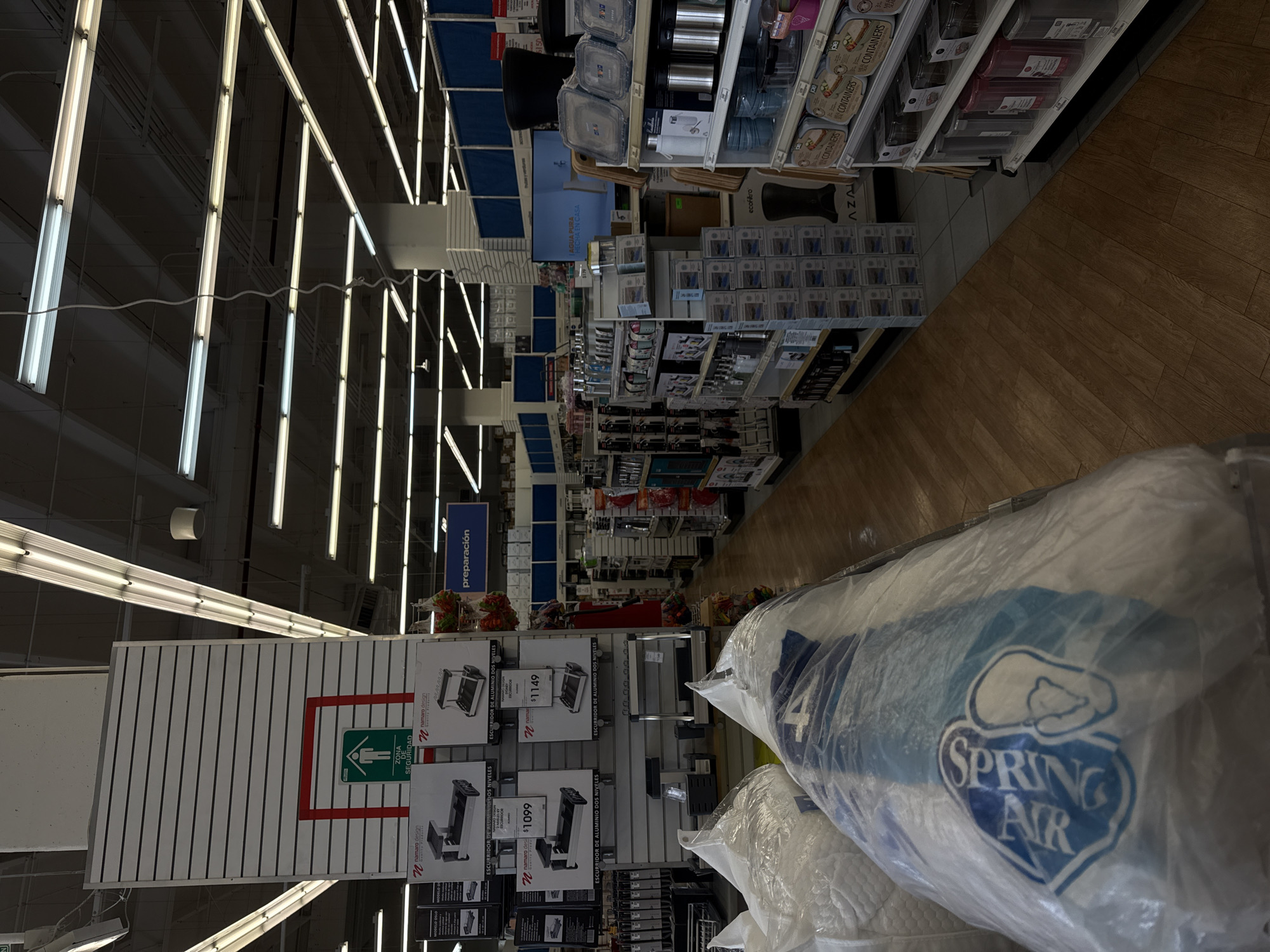 Retail store interior documented by witnesses in Puebla