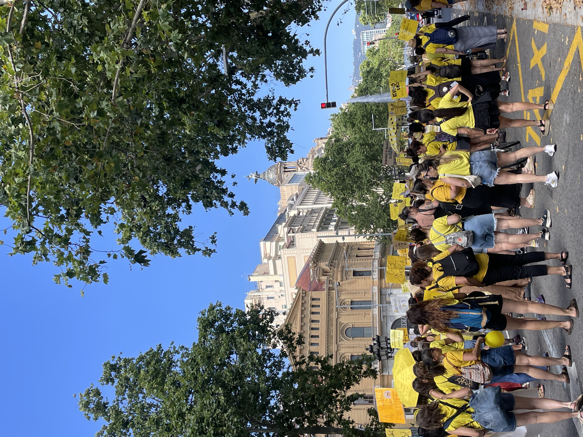 Barcelona march demands dignity and quality in public education
