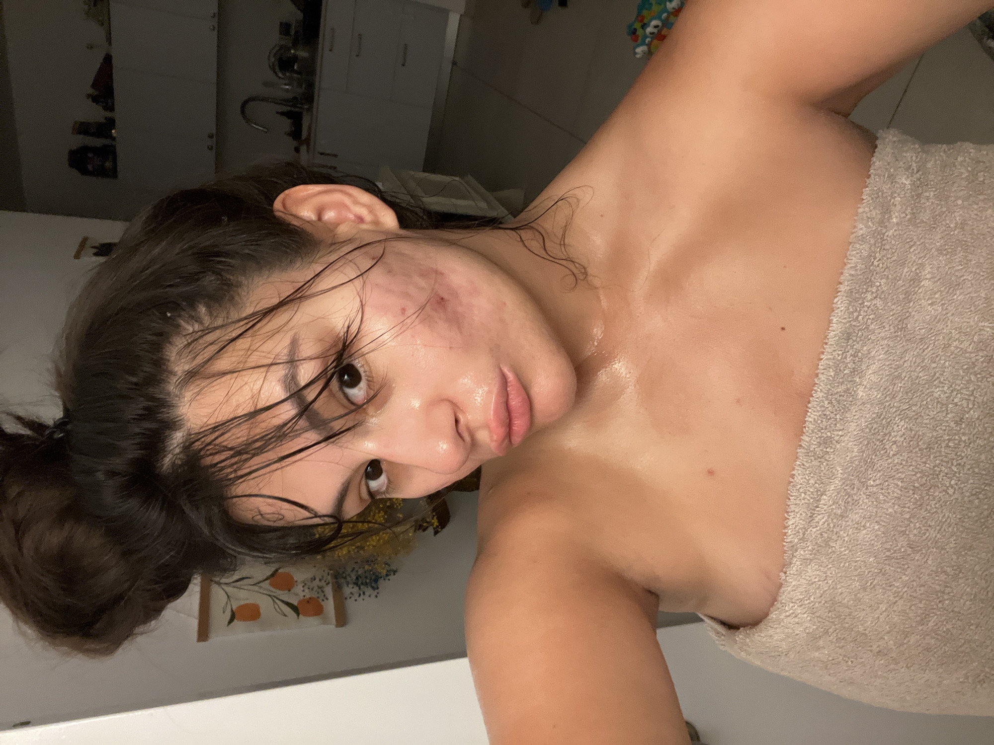 Post-shower bathroom selfies in Kiryat Bialik
