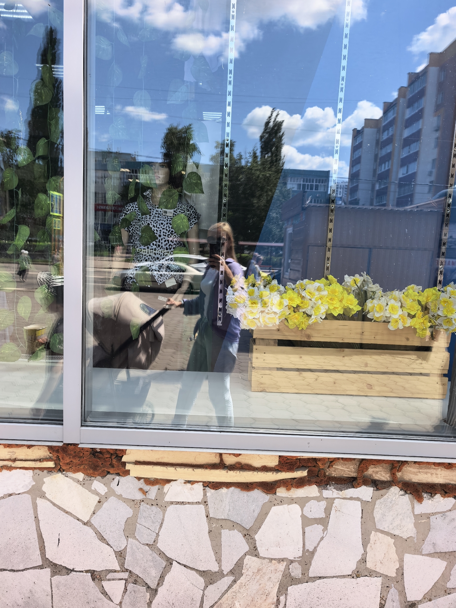 Morning street scenes documented across Sterlitamak, Russia