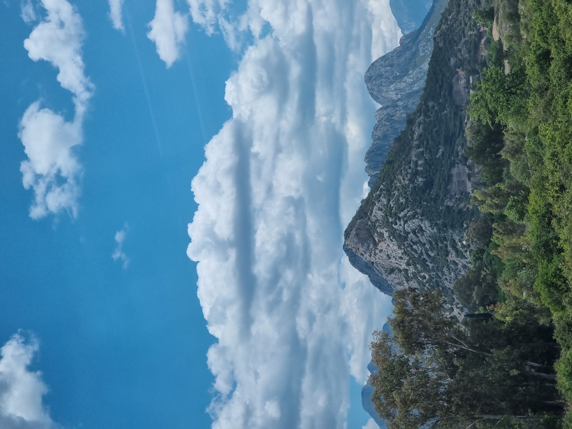 Sky photography captured in Konyaaltı shows scattered cumulus clouds