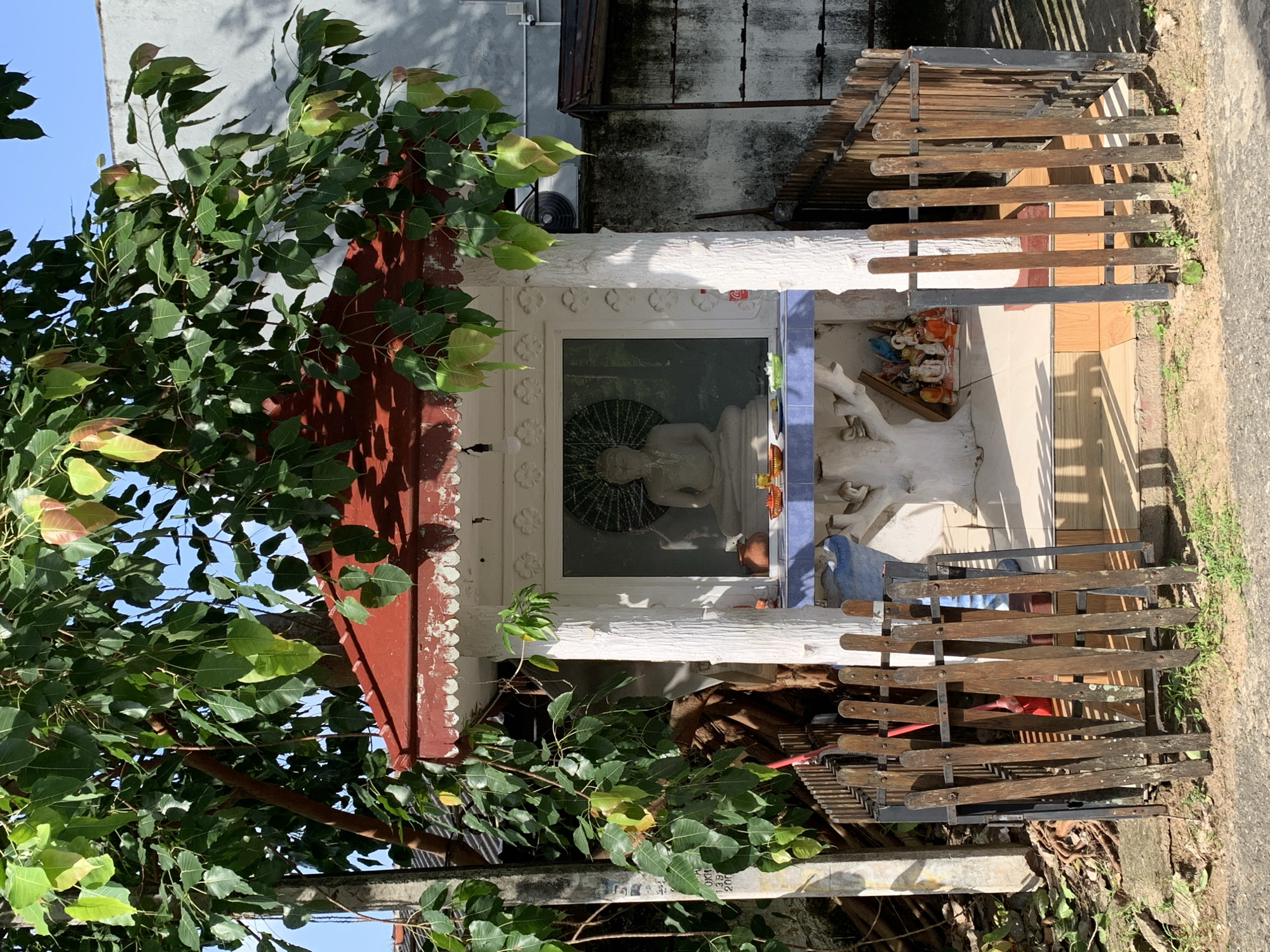 Roadside shrine with statue observed in Ahangama, Sri Lanka