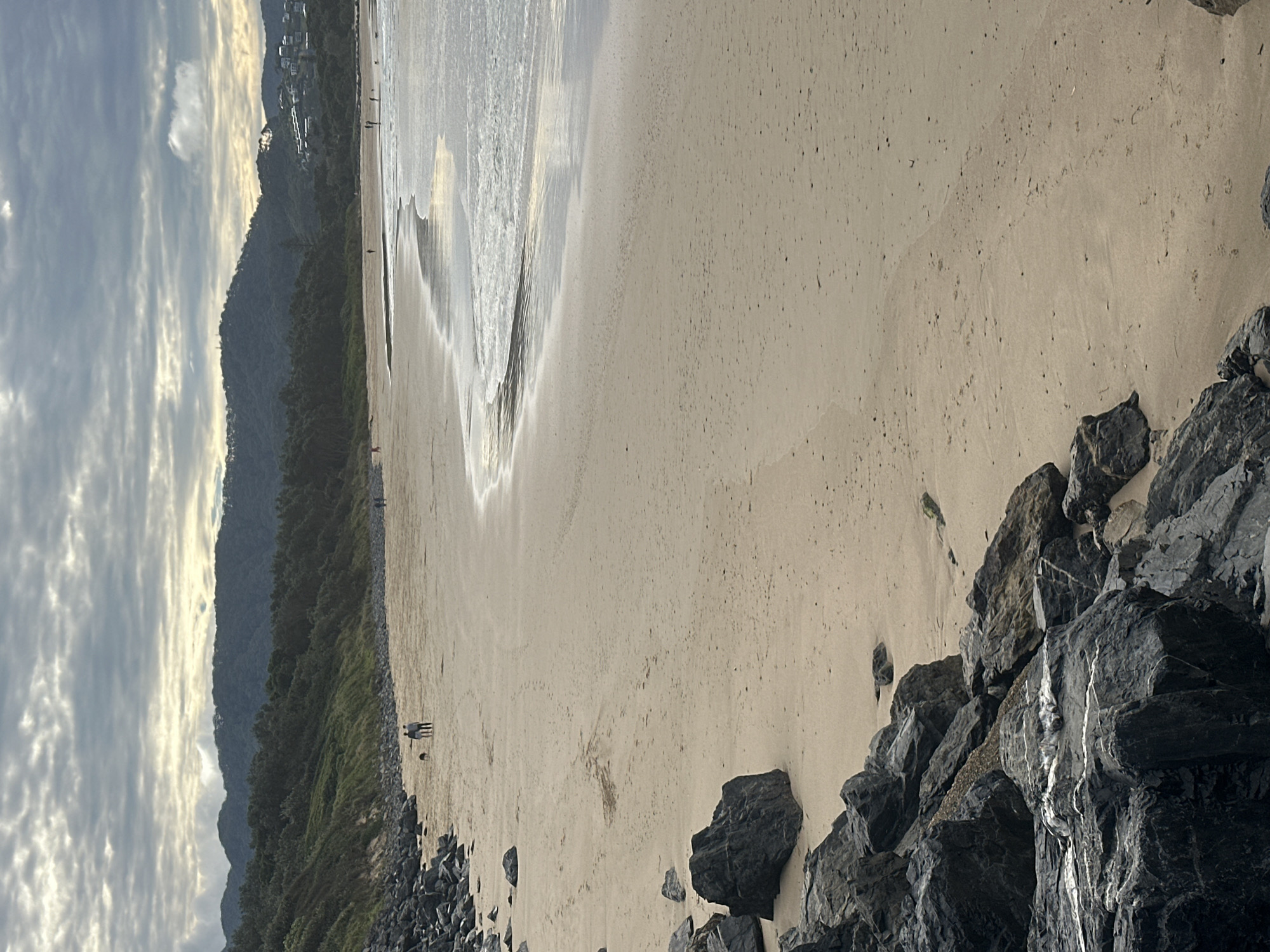 Overcast morning along the rocky Coffs Harbour shoreline