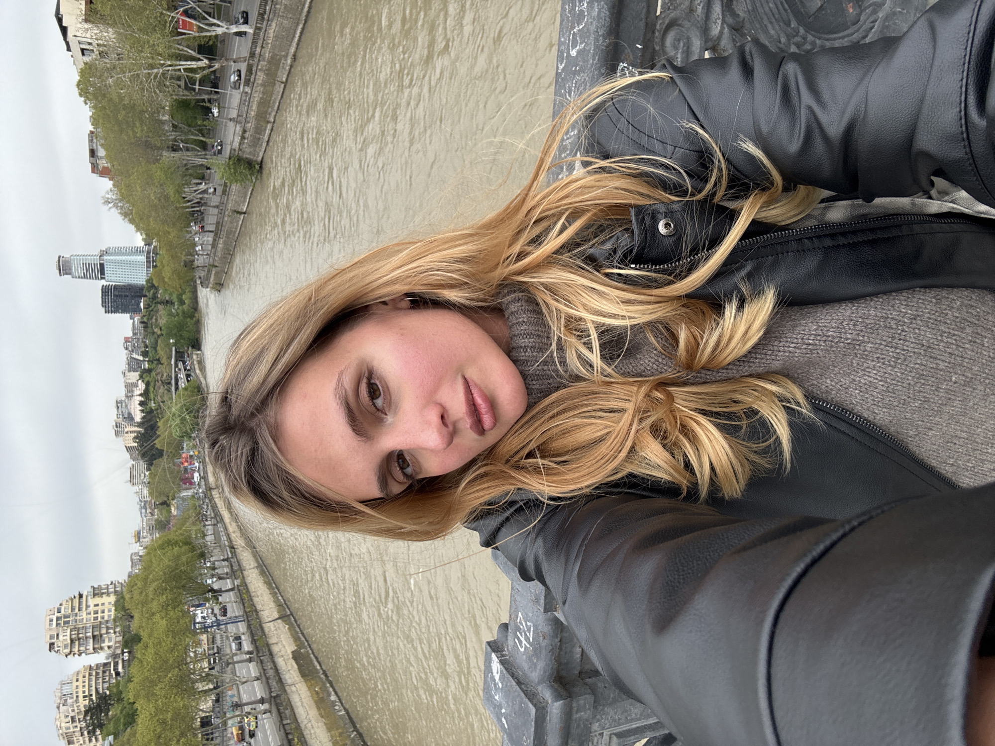 Woman documents outfit, takes selfies around Tbilisi bridges and cafes