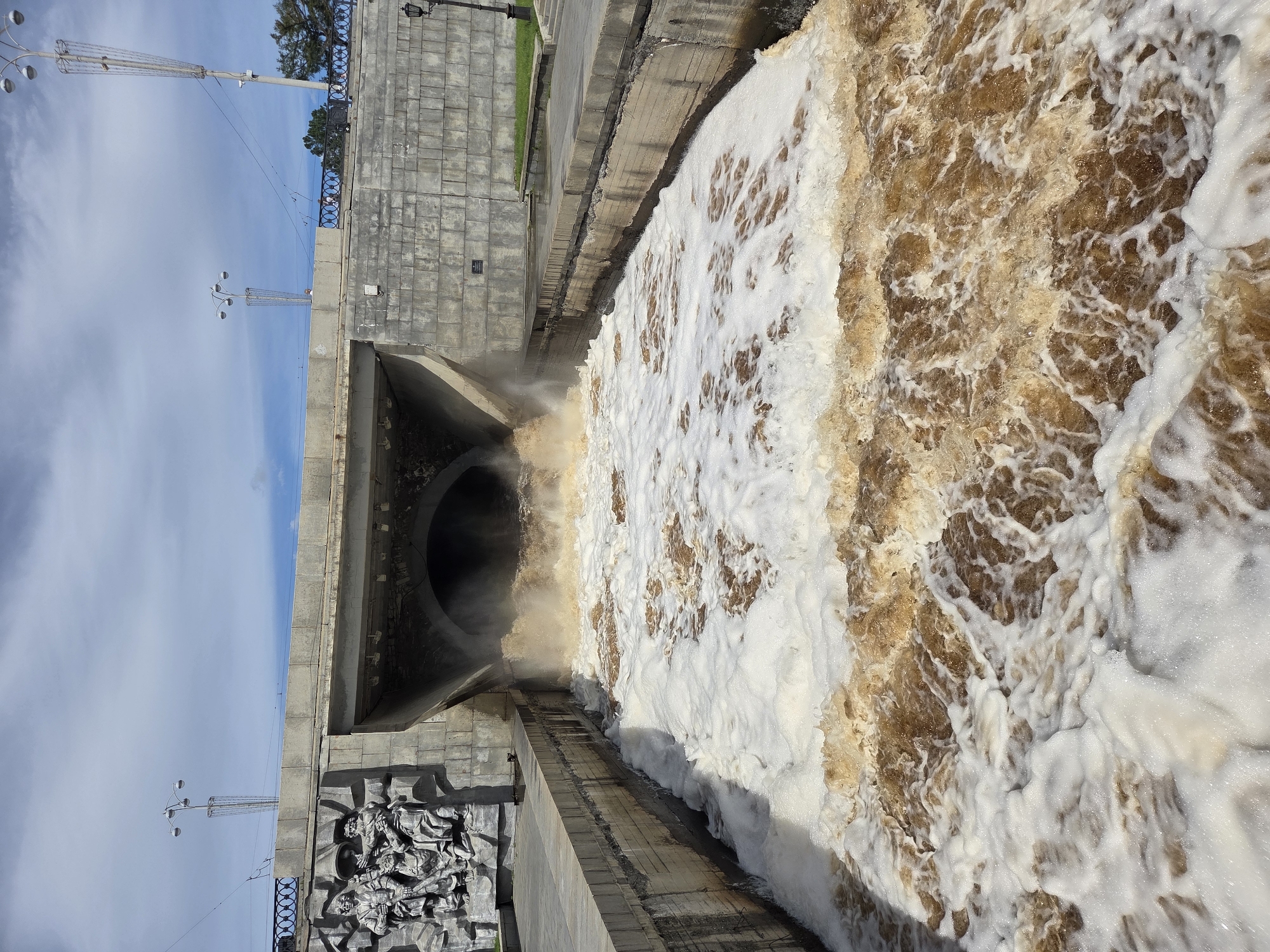 Yekaterinburg's Plotinka dam, plaza, and historic sculptures