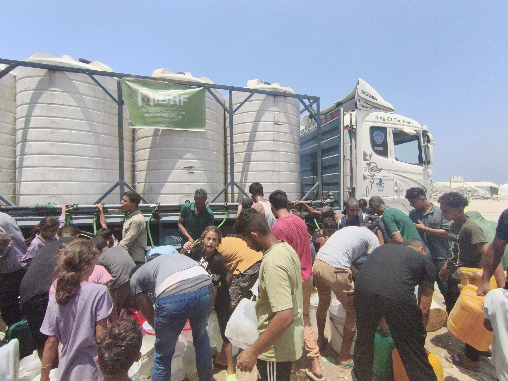 Water distribution underway at a Gaza collection point