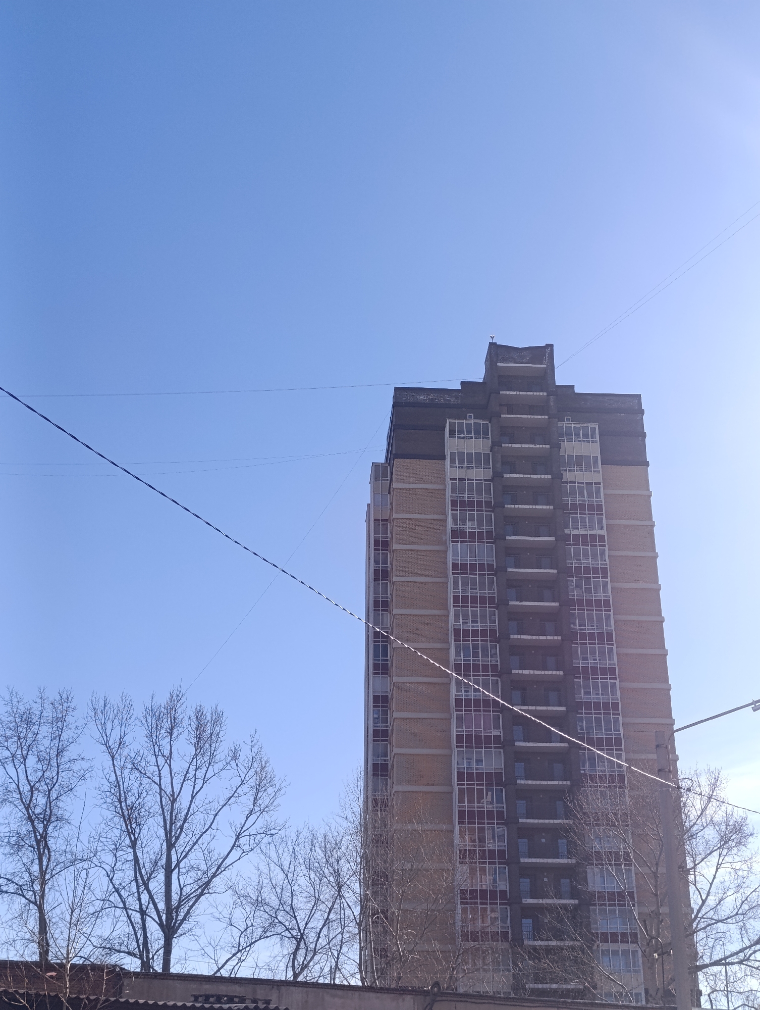 Morning urban scenes documented across Krasnoyarsk residential areas