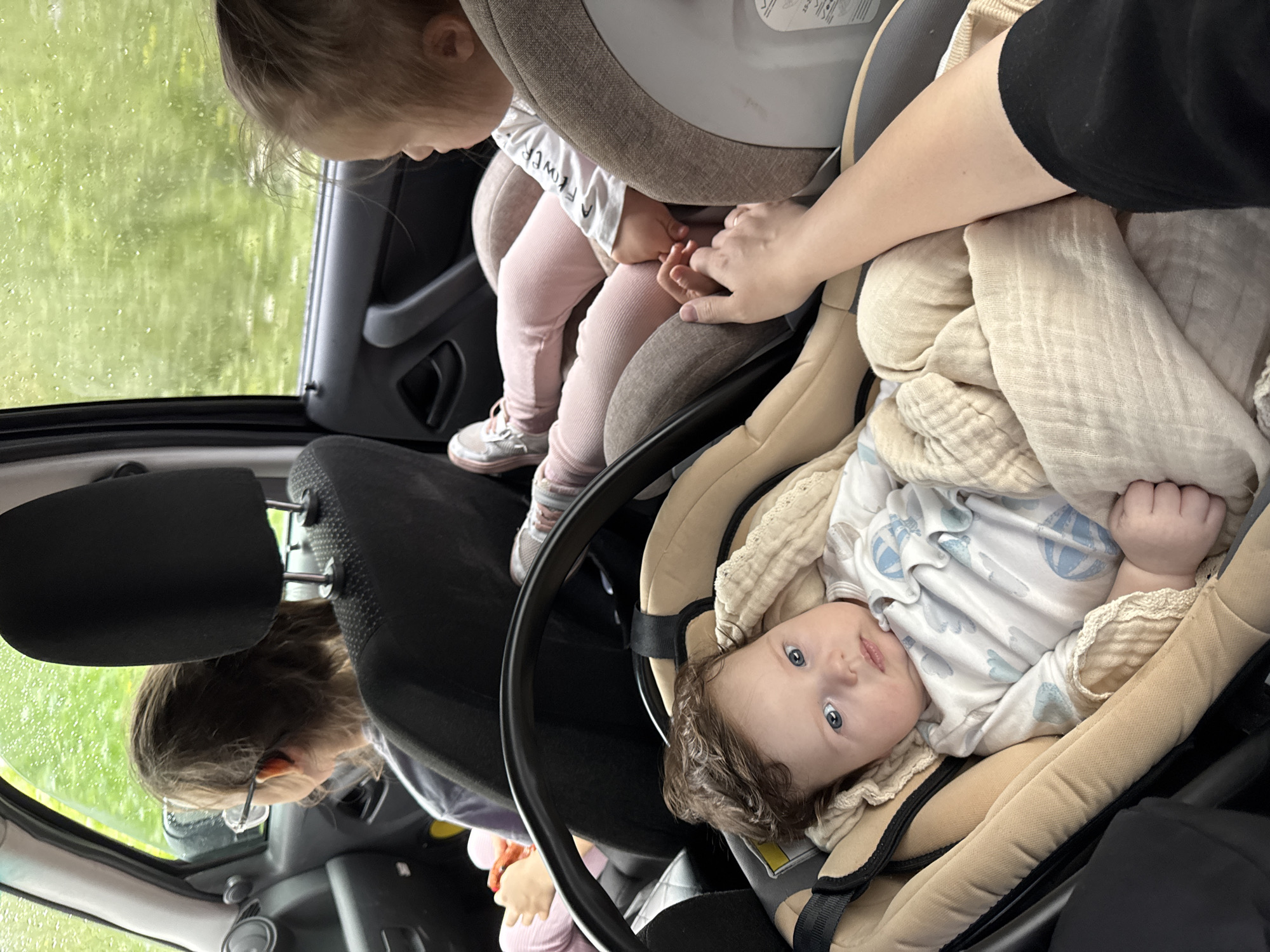 Strawberries, sweets, and a quiet family afternoon in Tyumen