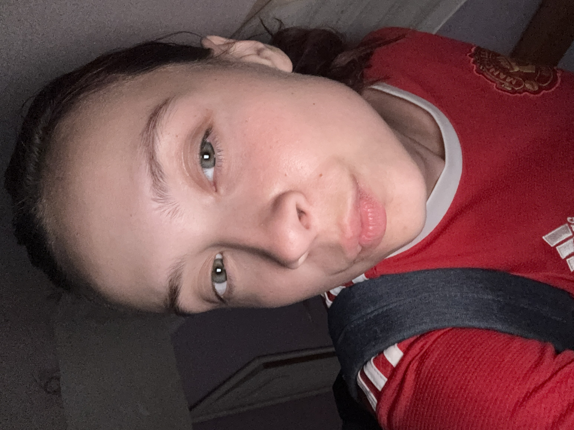 Young Manchester United fan photographed in Prikamsky, Russia