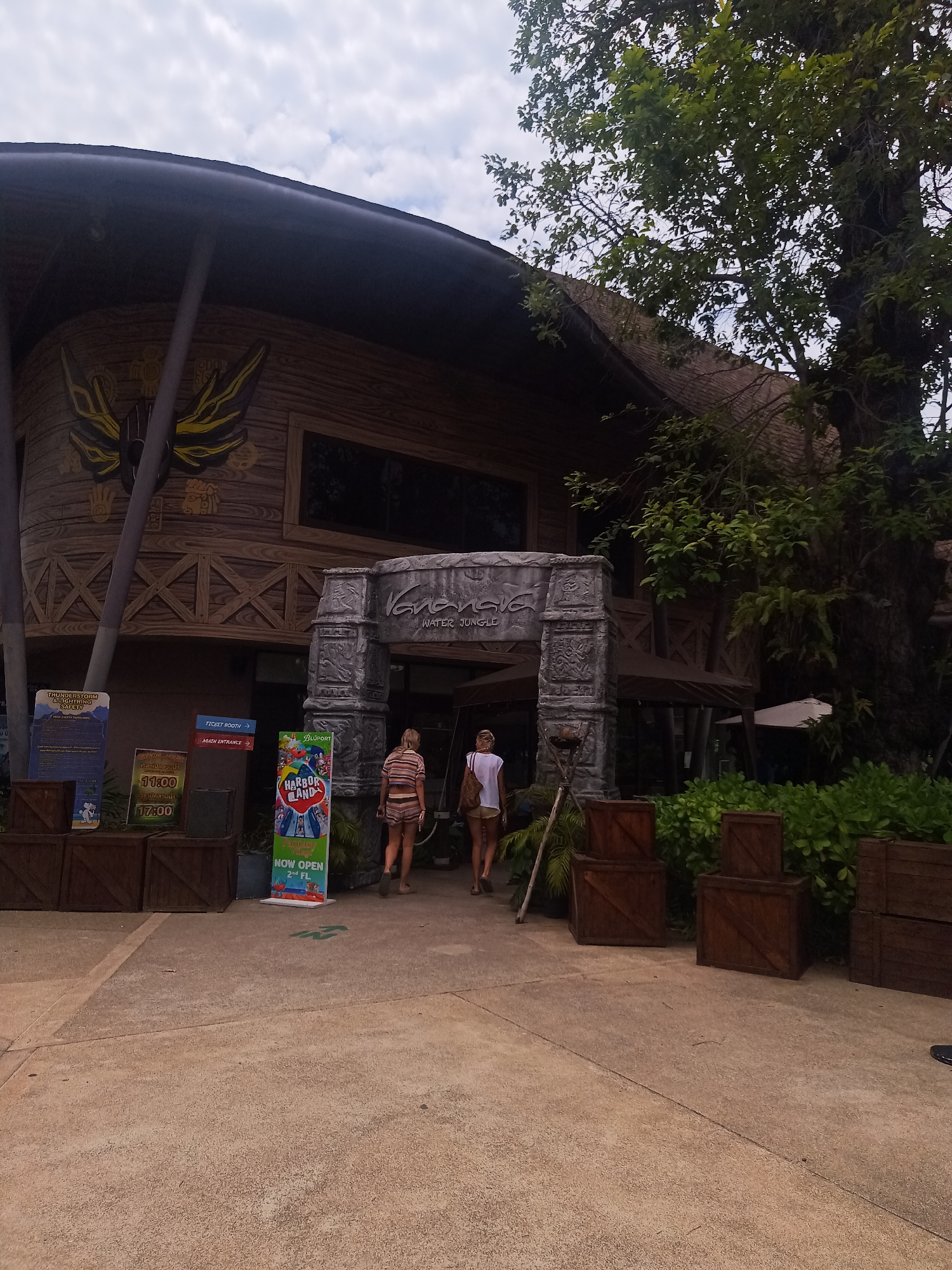 Early morning visitors arrive at Thailand water park attraction