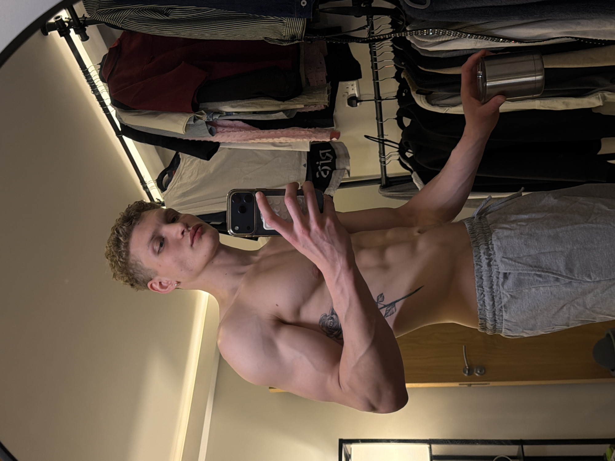 Man takes shirtless mirror selfie in London bedroom