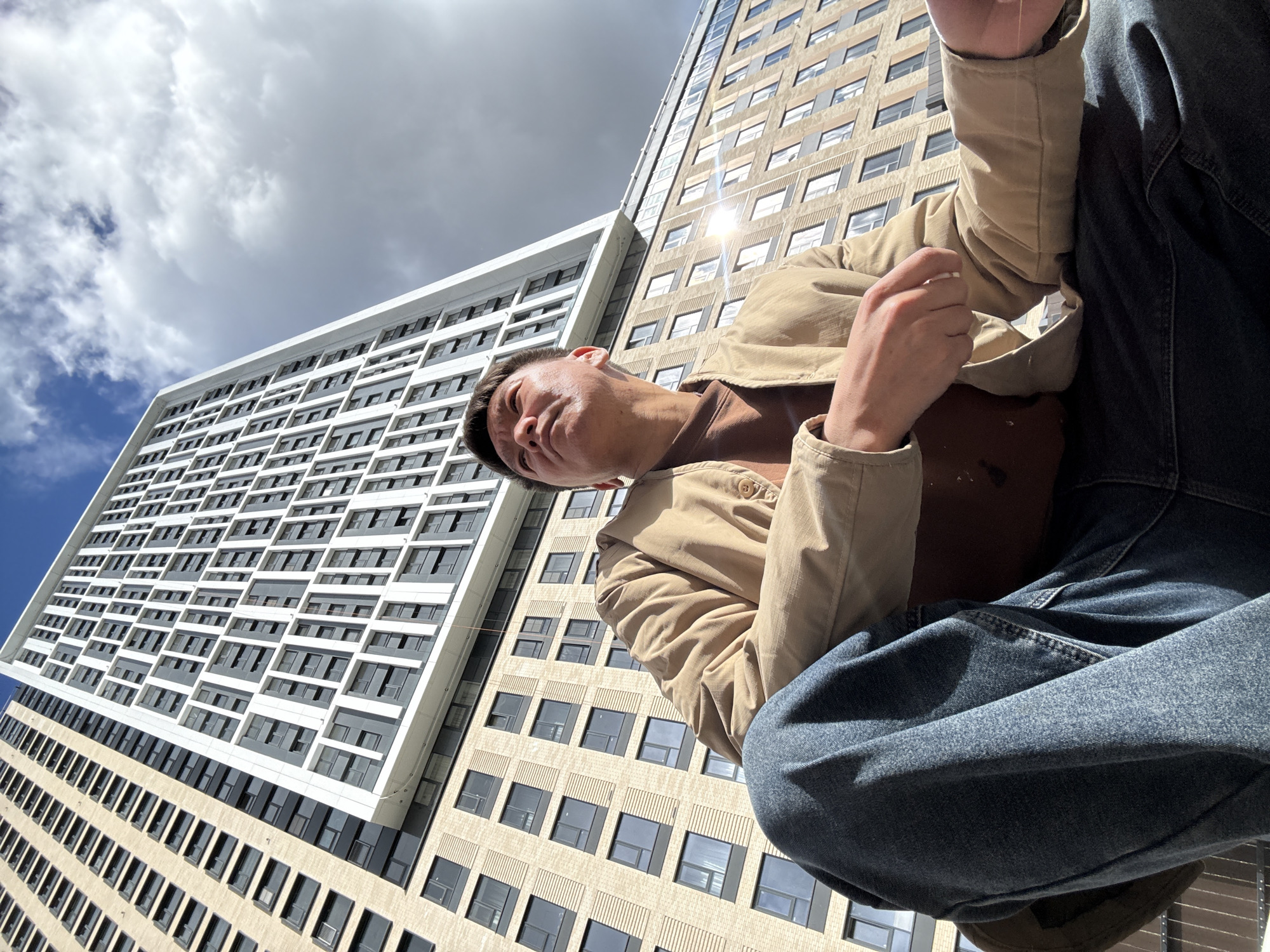 Person observed sitting and lying in Khimki, Russia