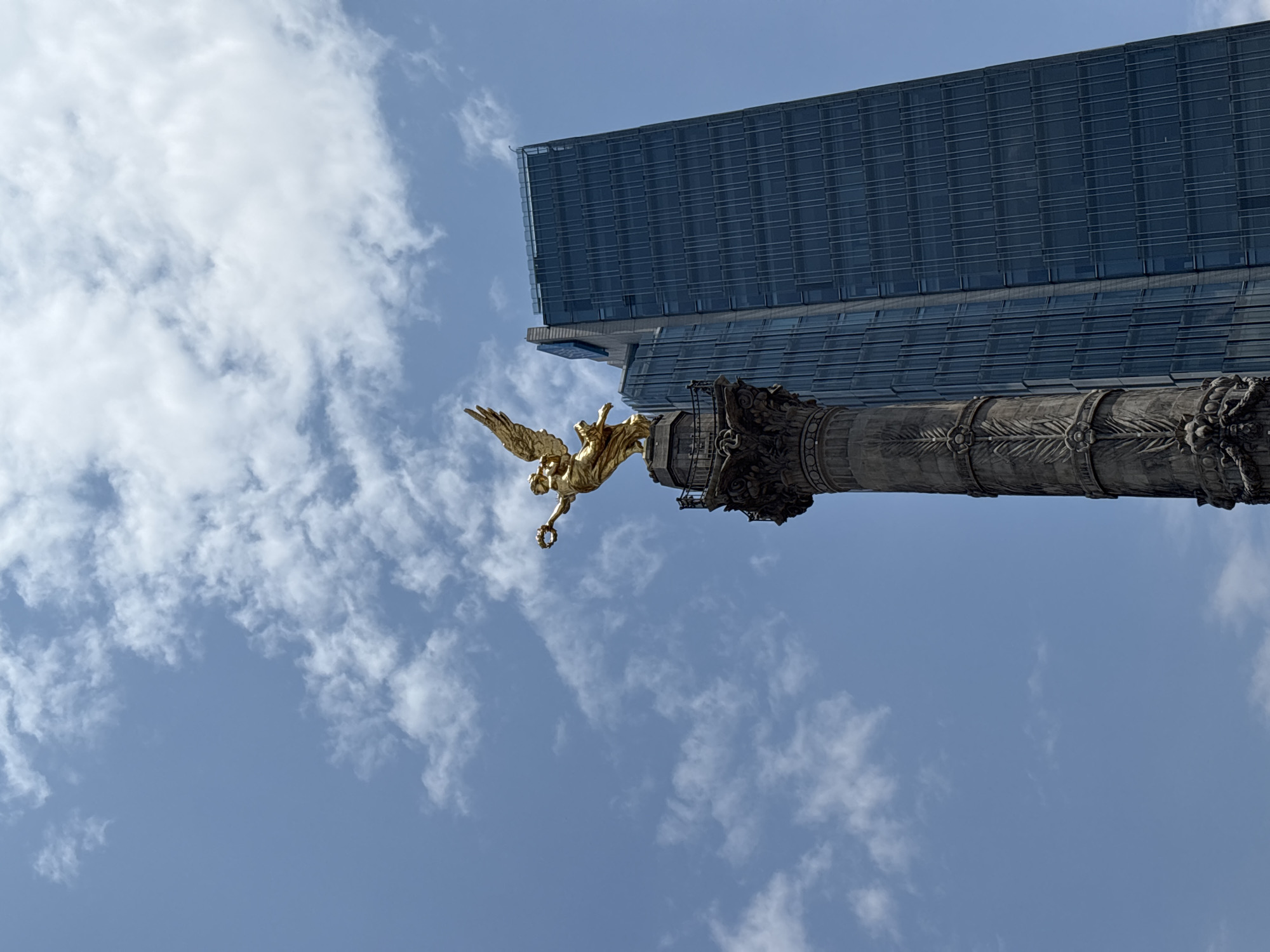Evening activity documented around Mexico City's Angel of Independence