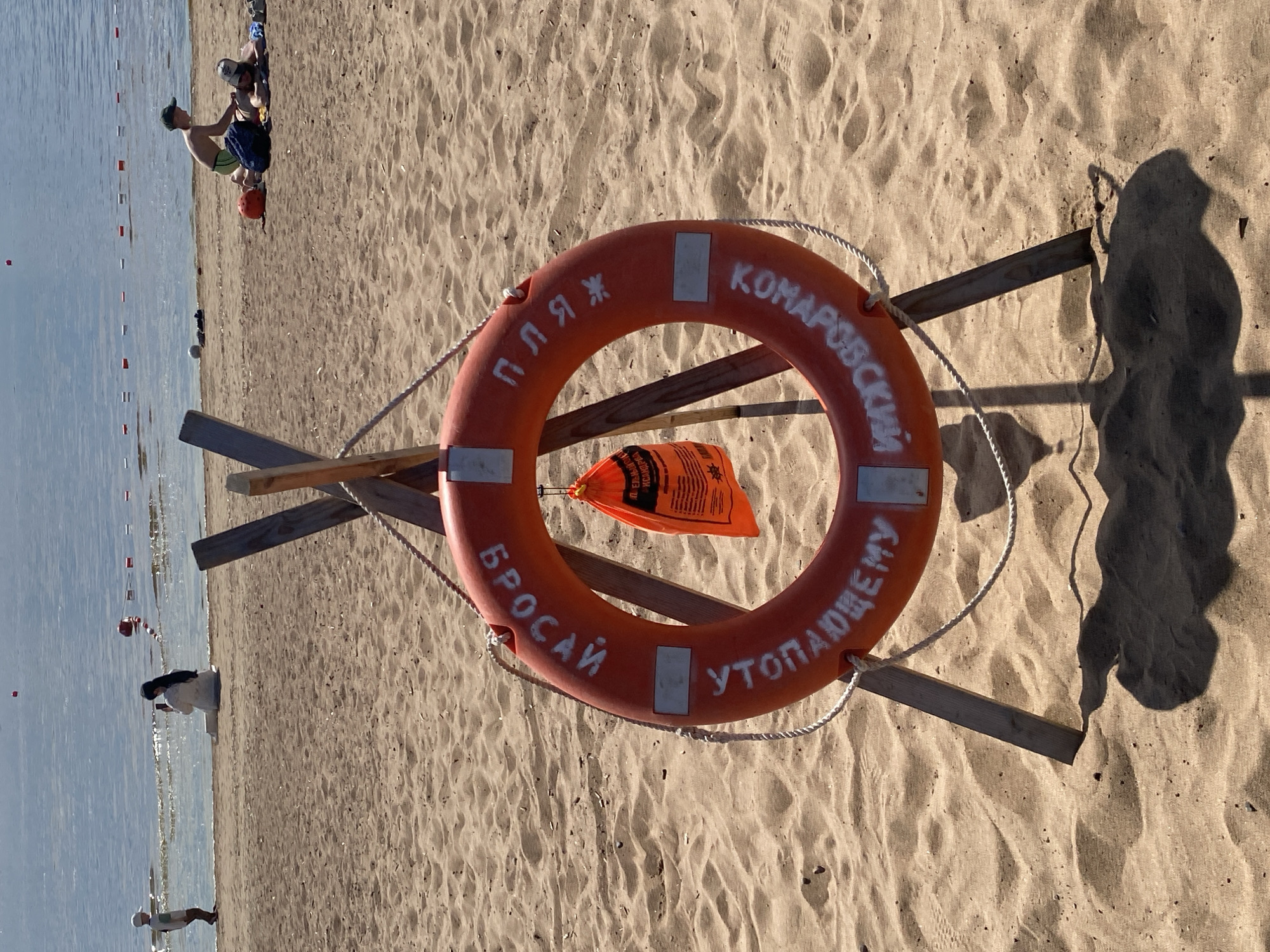 Sunny beach day documented by visitors in Komarovo, Russia
