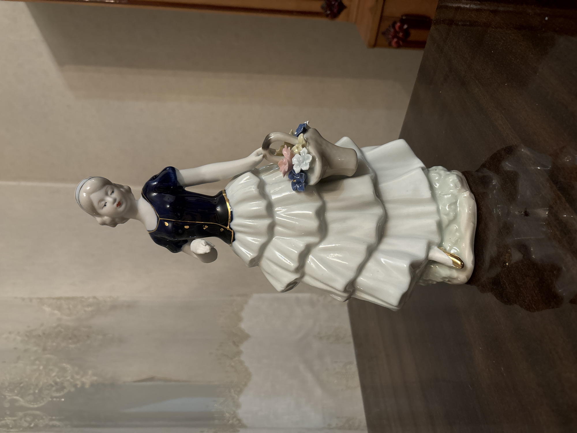 Vintage decorative objects and artwork catalogued in a single session