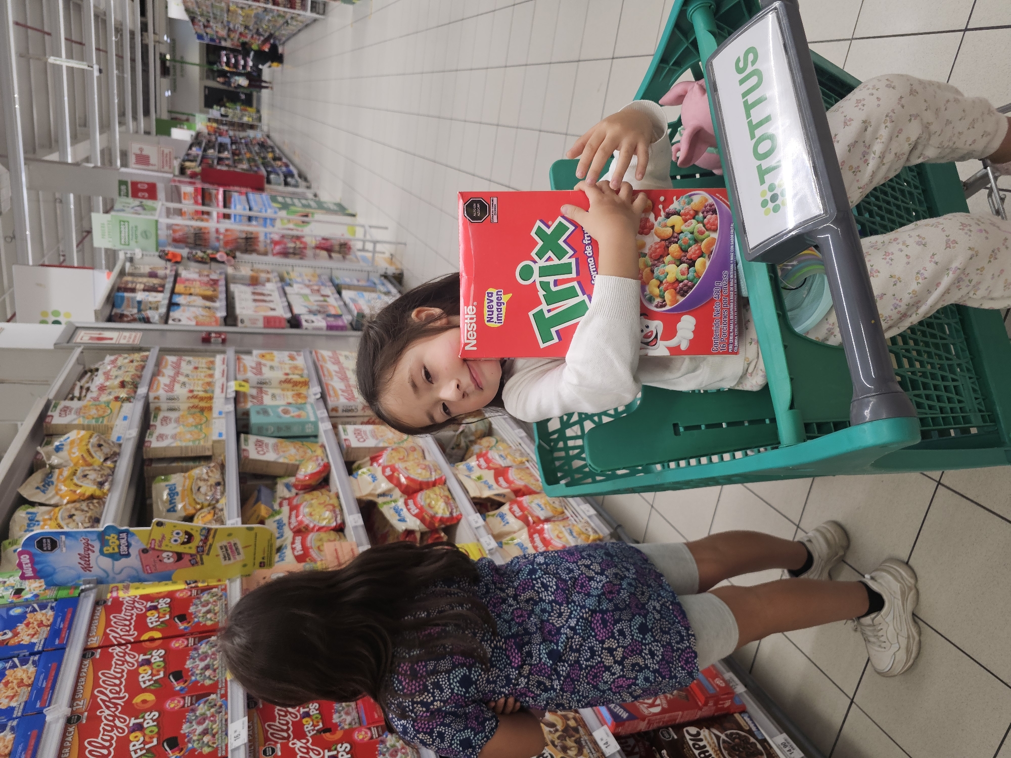 Sisters enjoy playful shopping outing in San Isidro Peru