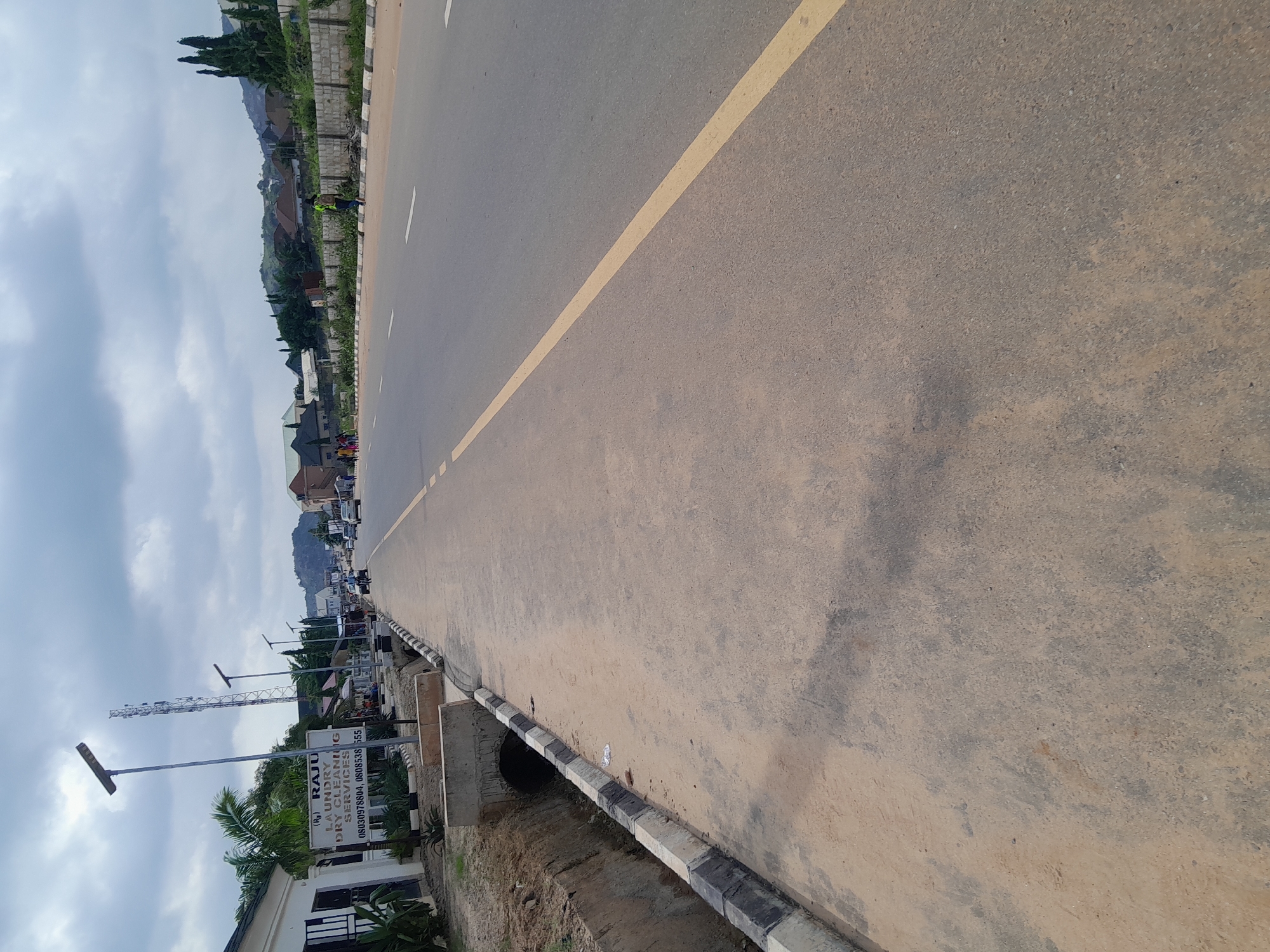 Street scenes and infrastructure along a Nigerian urban corridor