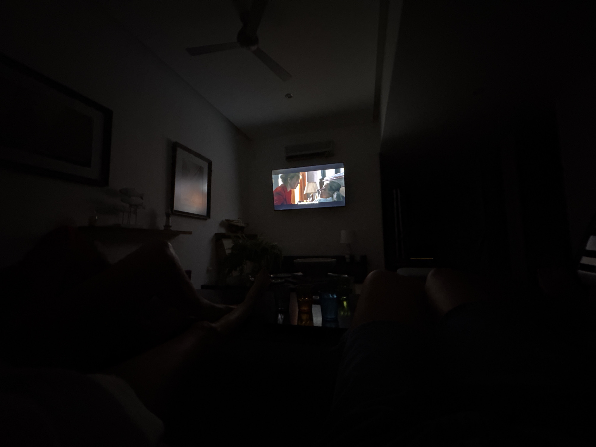 Early morning TV viewing captured in Puerto Marqués home