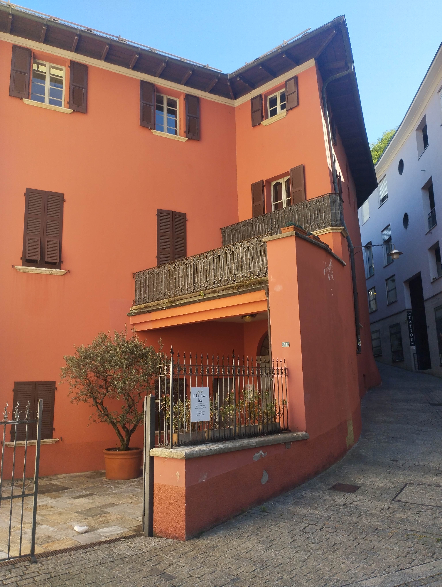 Morning walking tour captures historic Bellinzona's castles and streetlife