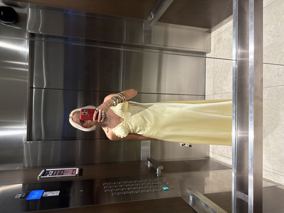 Fashion and flowers documented in Dubai midday moments
