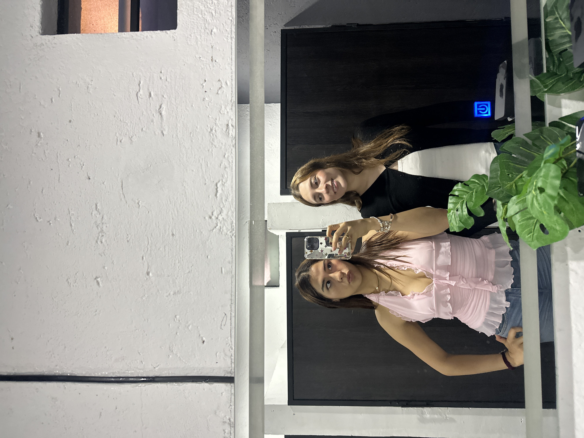 Two women document night out with selfies in Cholula