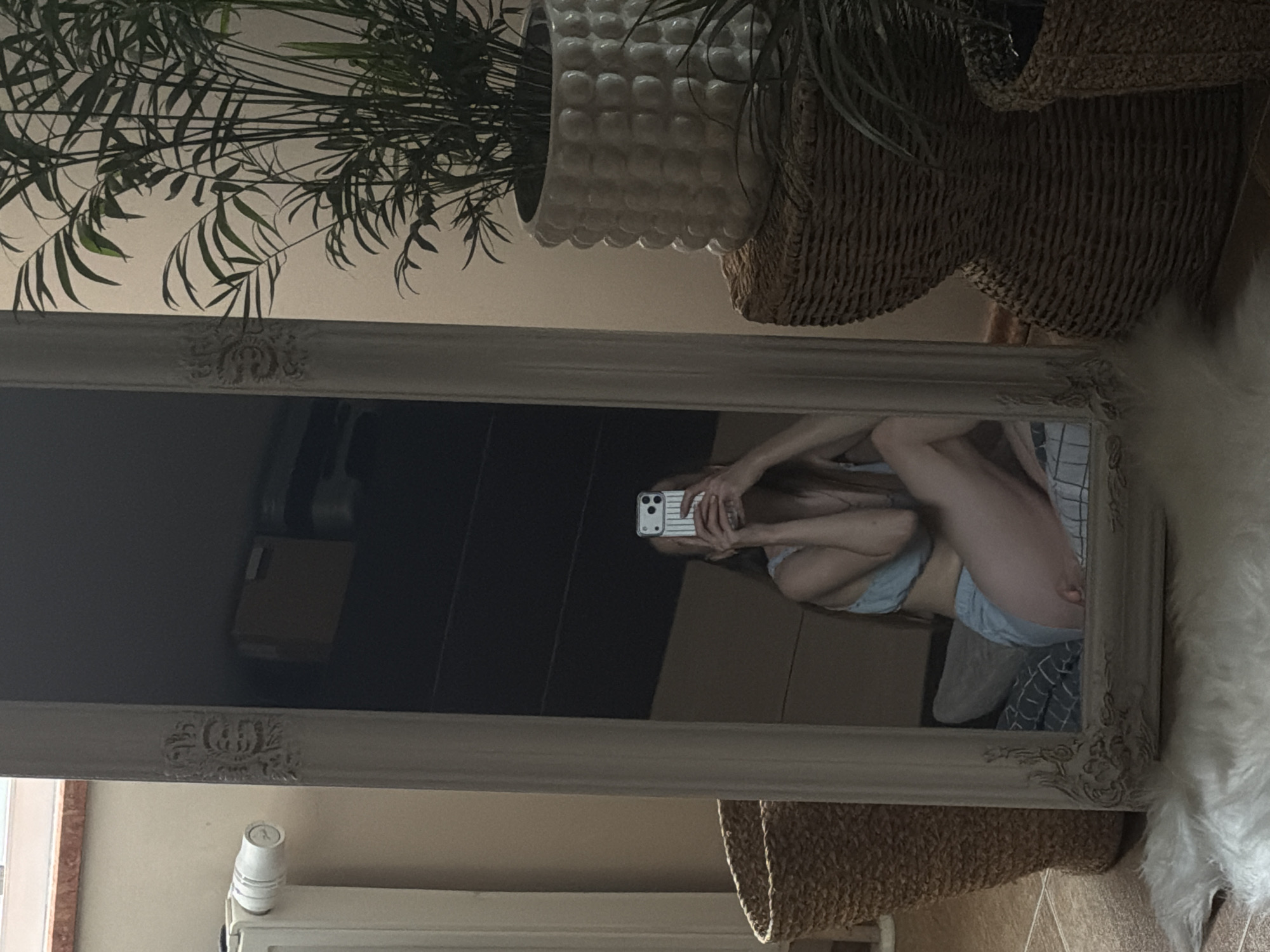 Mirror selfies and street scenes from a quiet afternoon in Gorzów