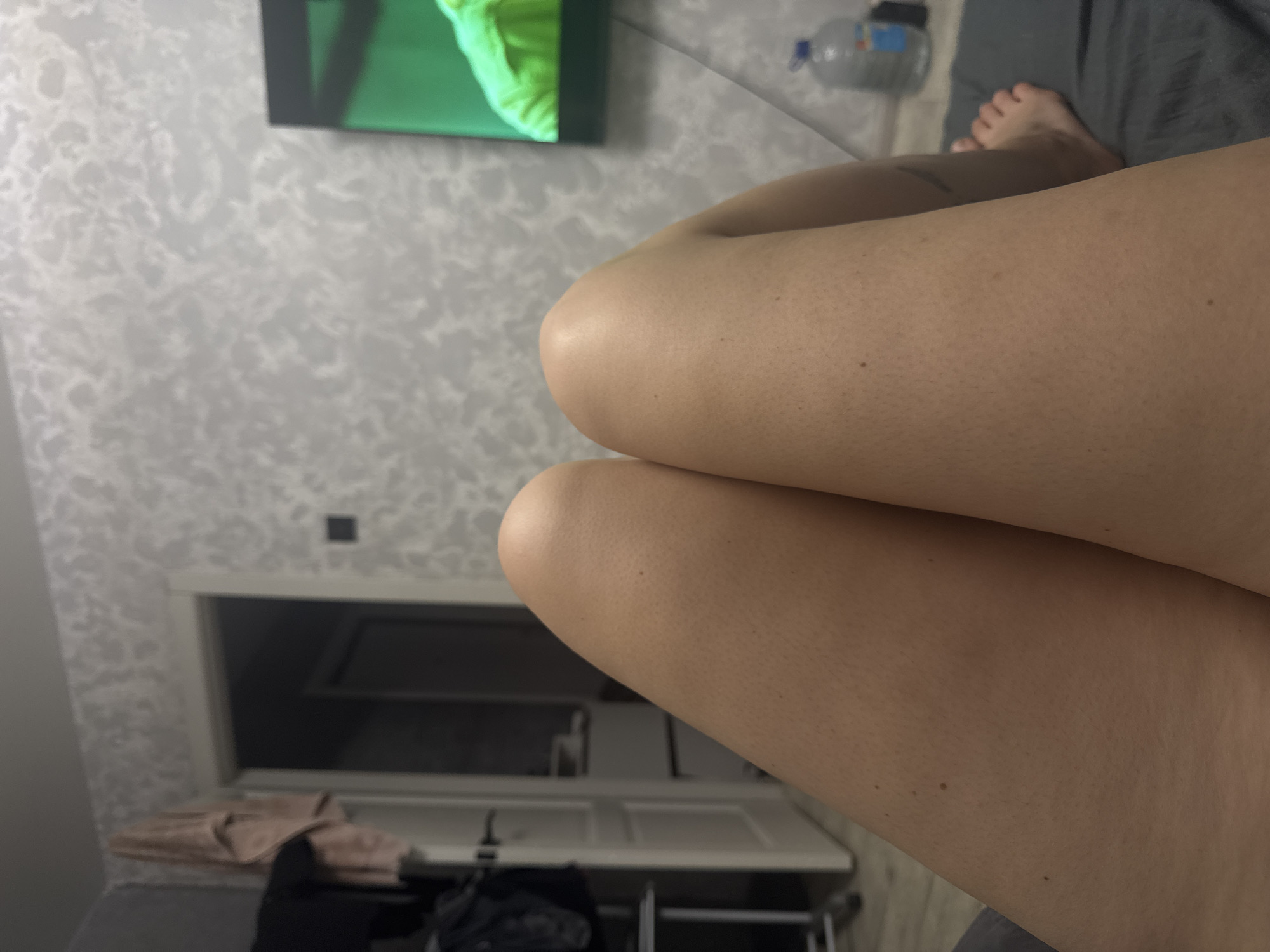 Private photo session captures intimate domestic moments over 13 minutes