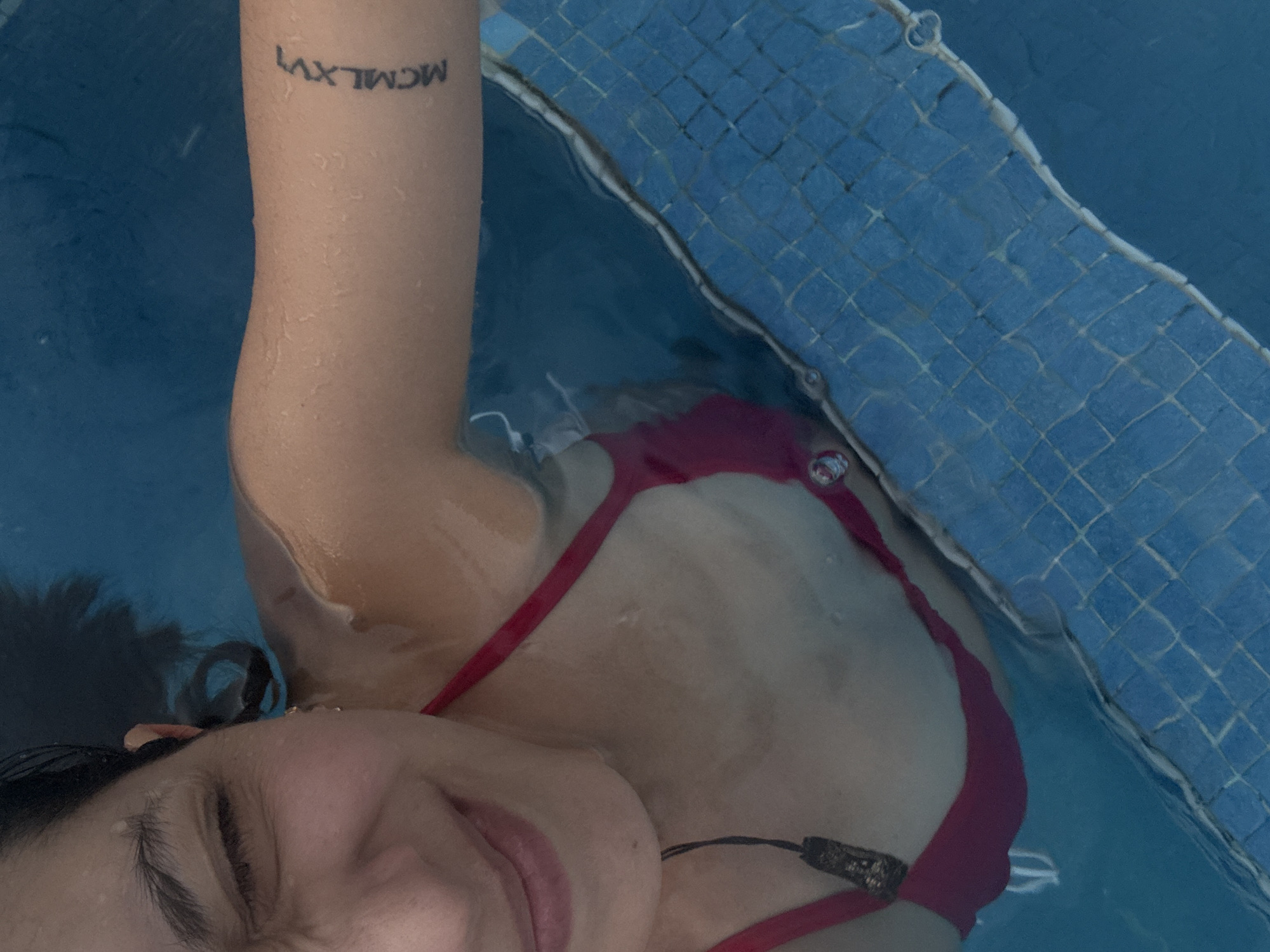 Late night swimming session captured in Veracruz City pool