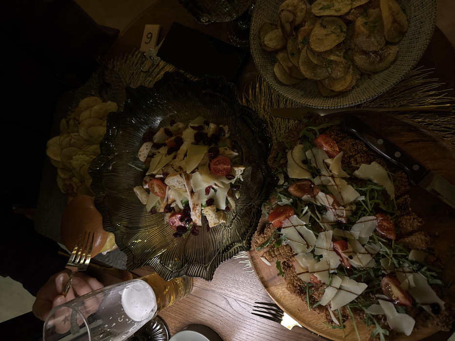 Social gathering with dining and hot tub in Căciulați