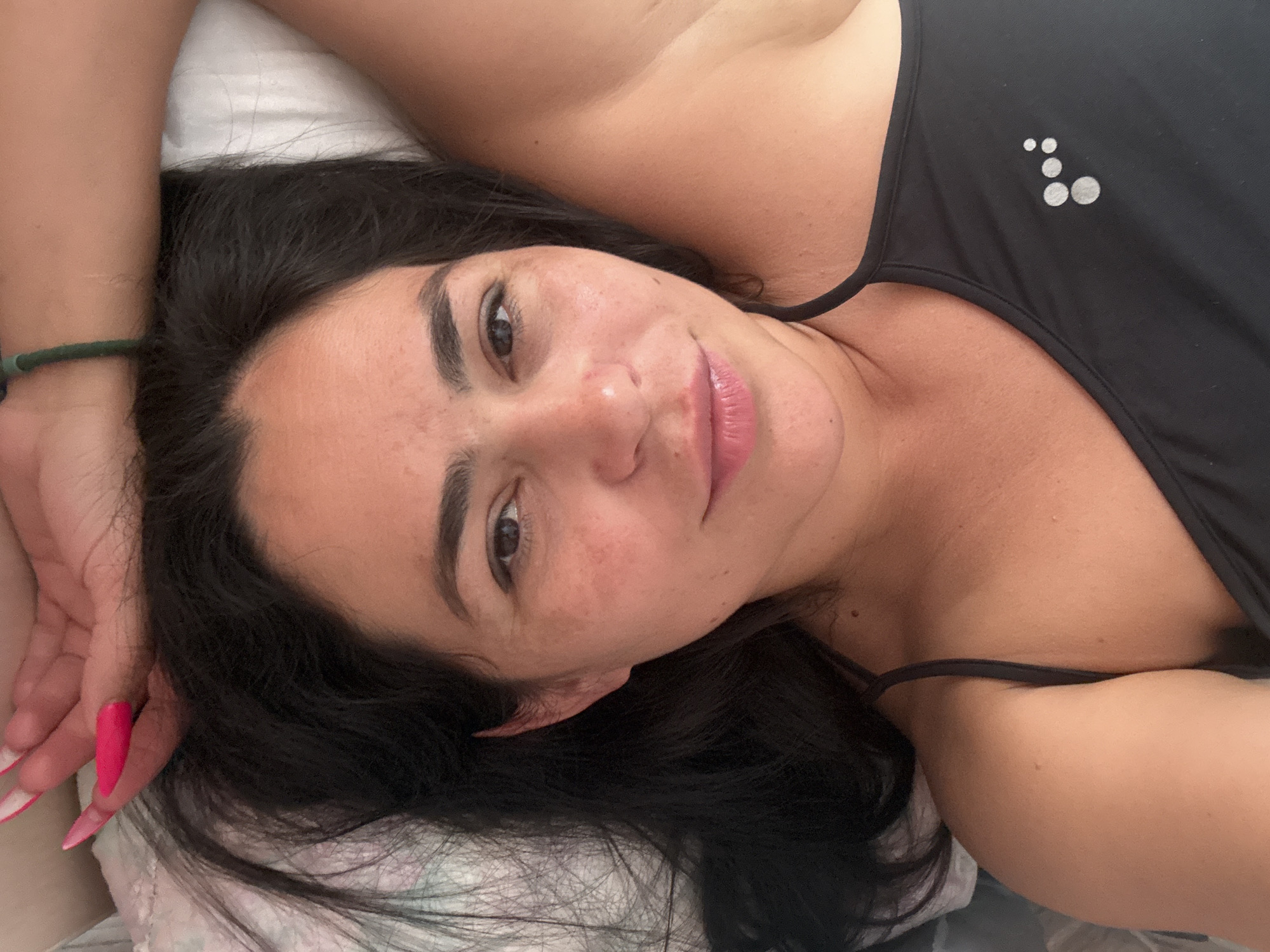 Woman shares quiet morning moments with pets in Russia