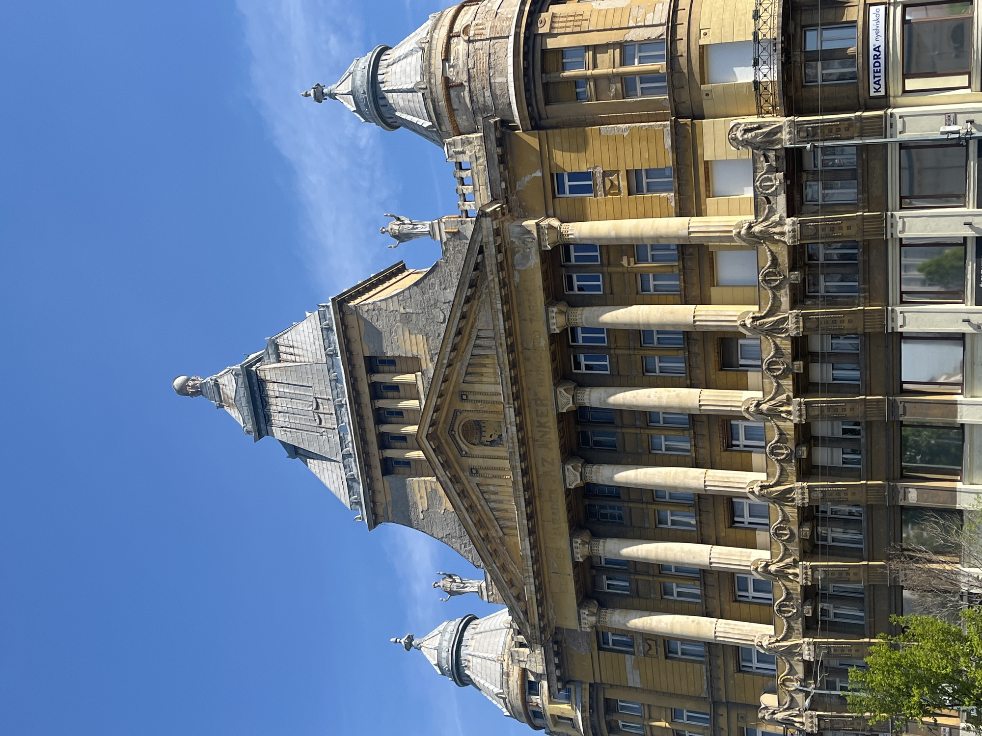 Ordinary Sunday morning moments documented across Budapest