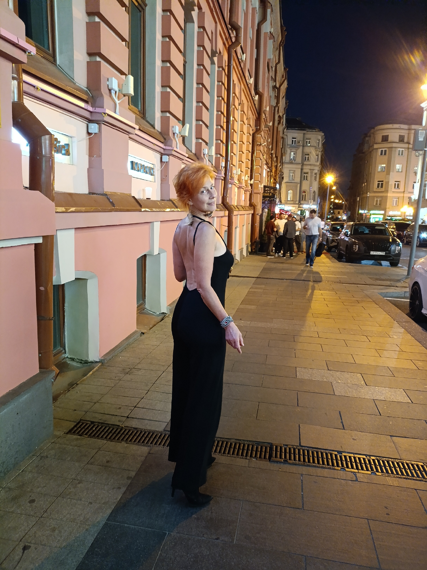 Evening street performances documented across Moscow metro stations and boulevards