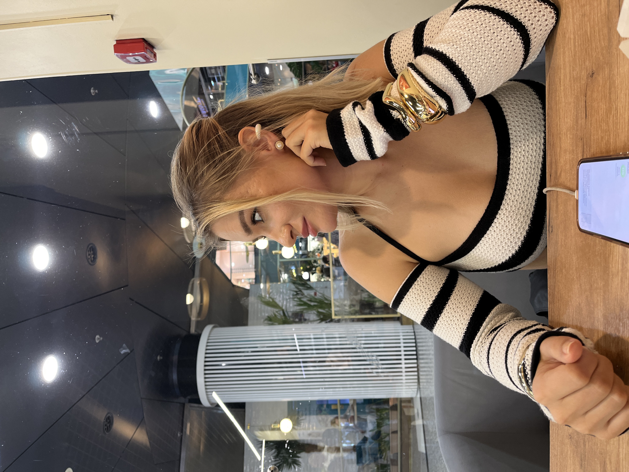 Phone use at a Moscow table, caught from multiple angles