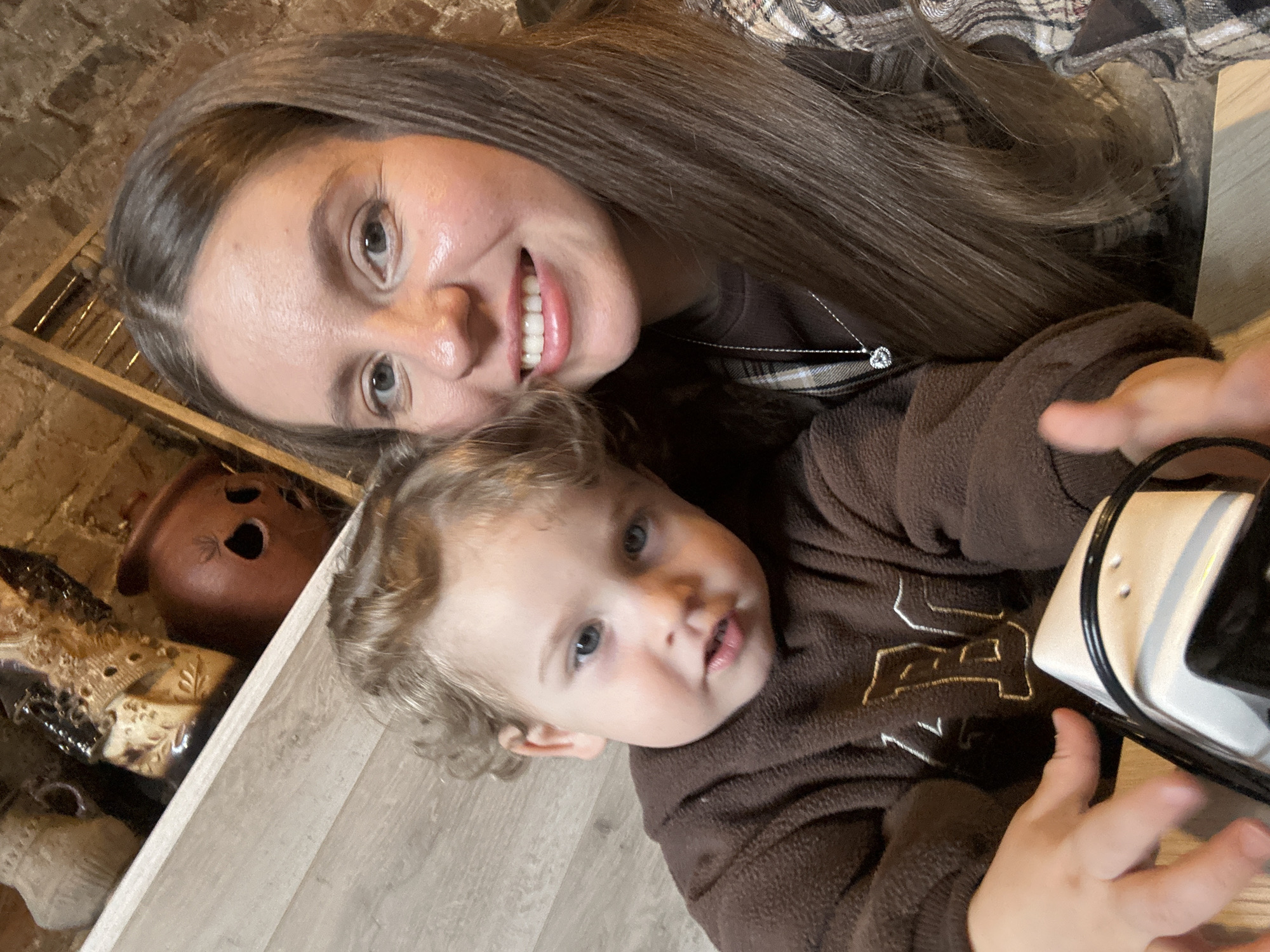 Family enjoys afternoon outing in Klin parks and cafe