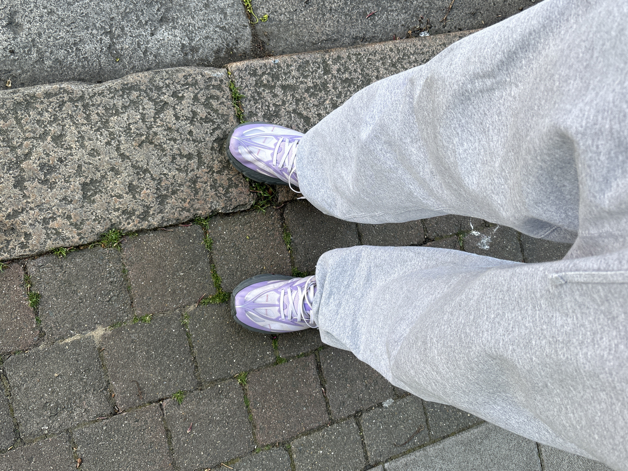 Person in grey sweatpants spotted on London street