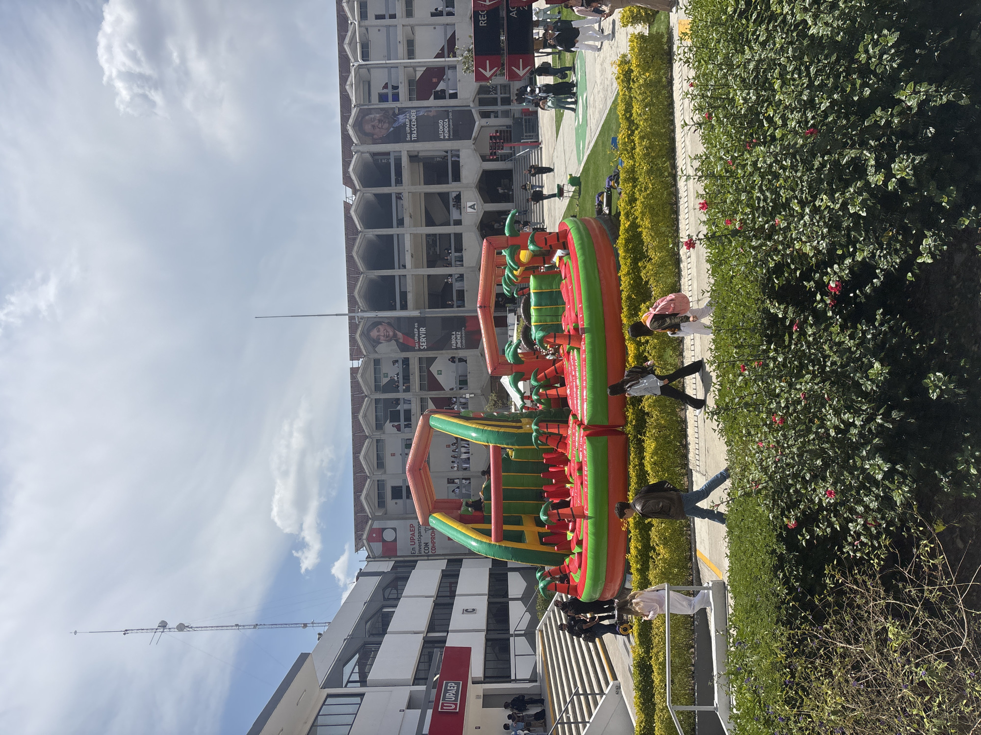 Inflatable obstacle course spotted in Puebla outdoor area