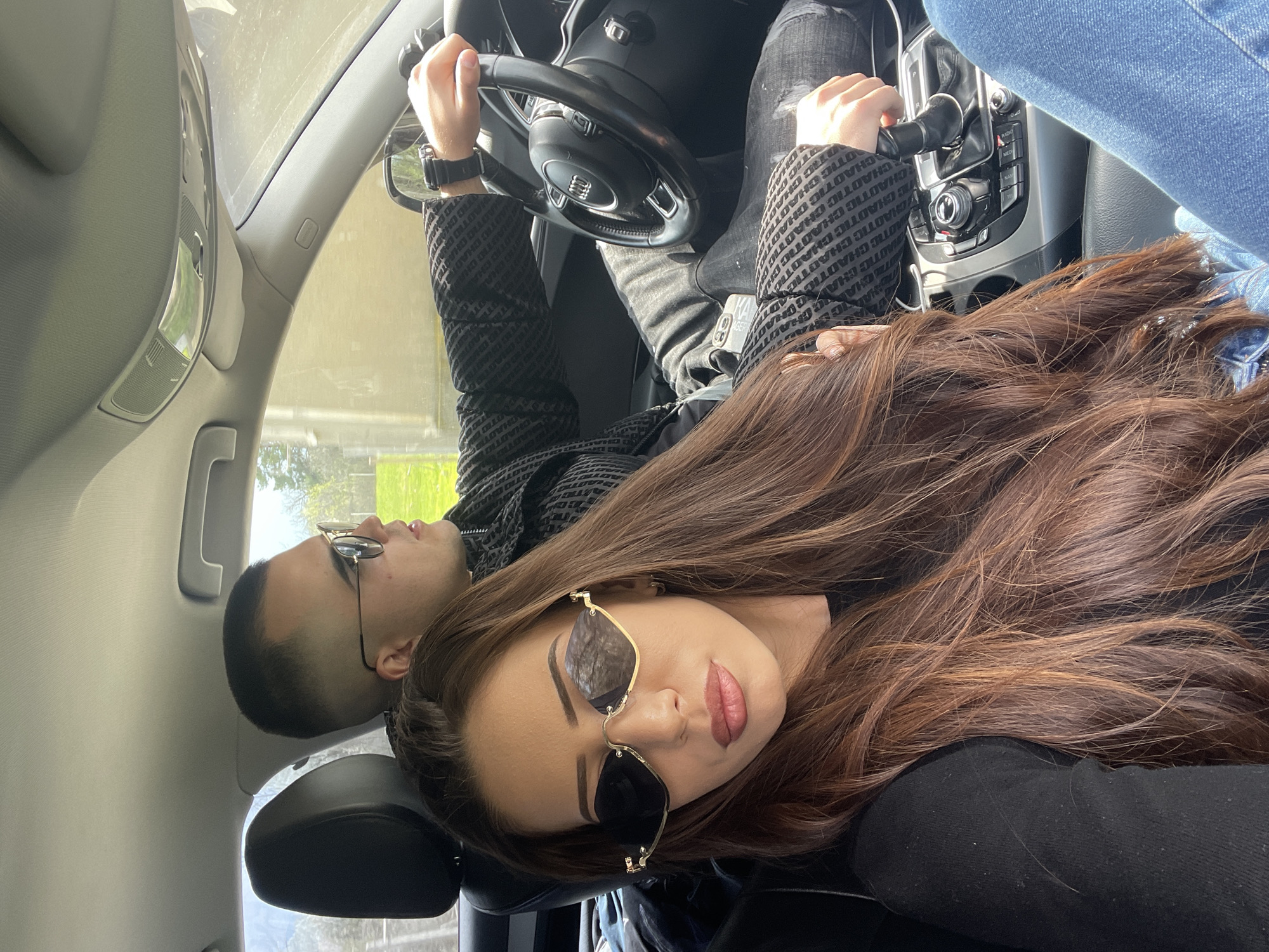 Two people spotted in car in Pchelishte, Bulgaria