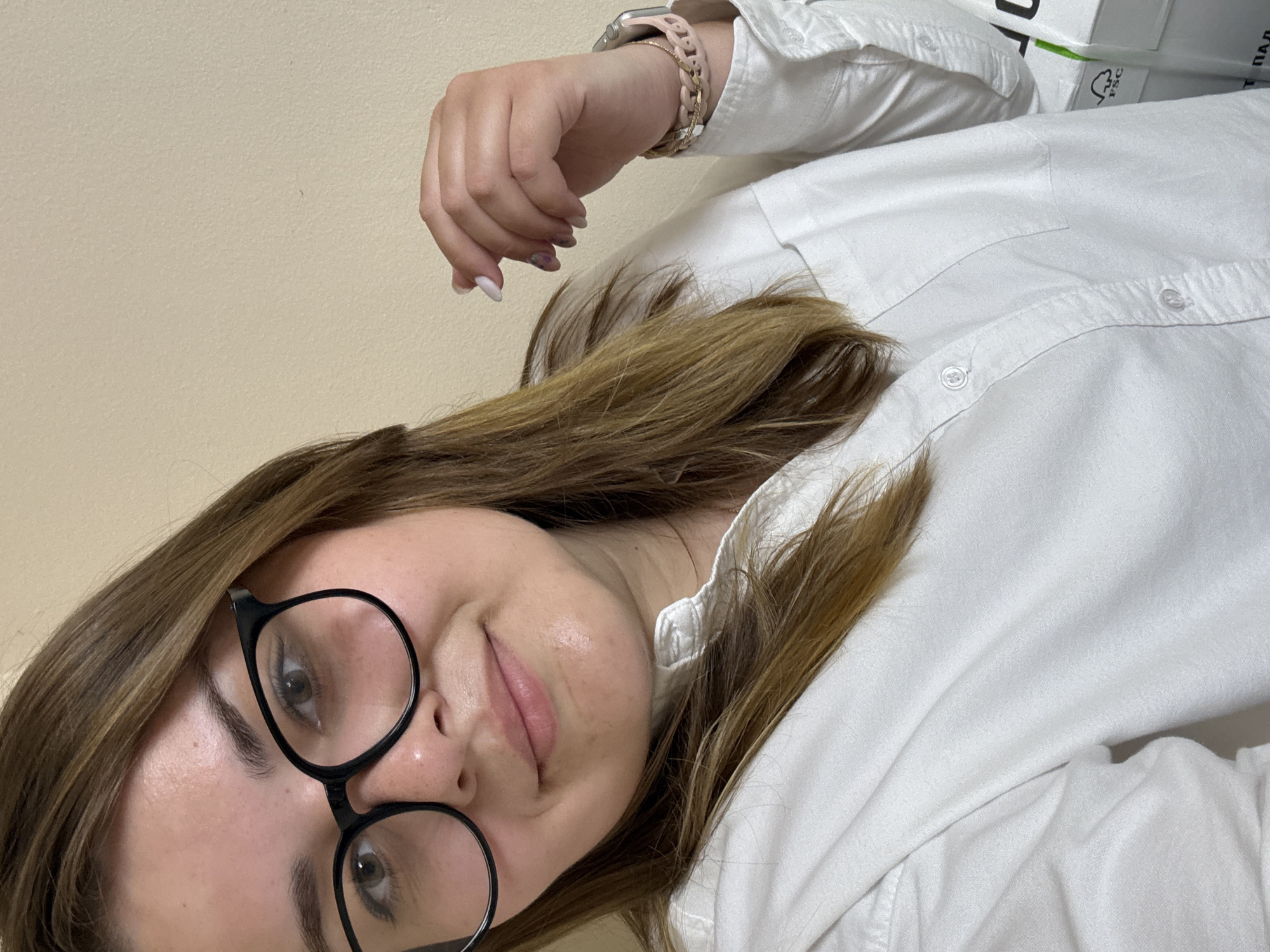 Woman documents early morning routine through selfies in Chaikovsky