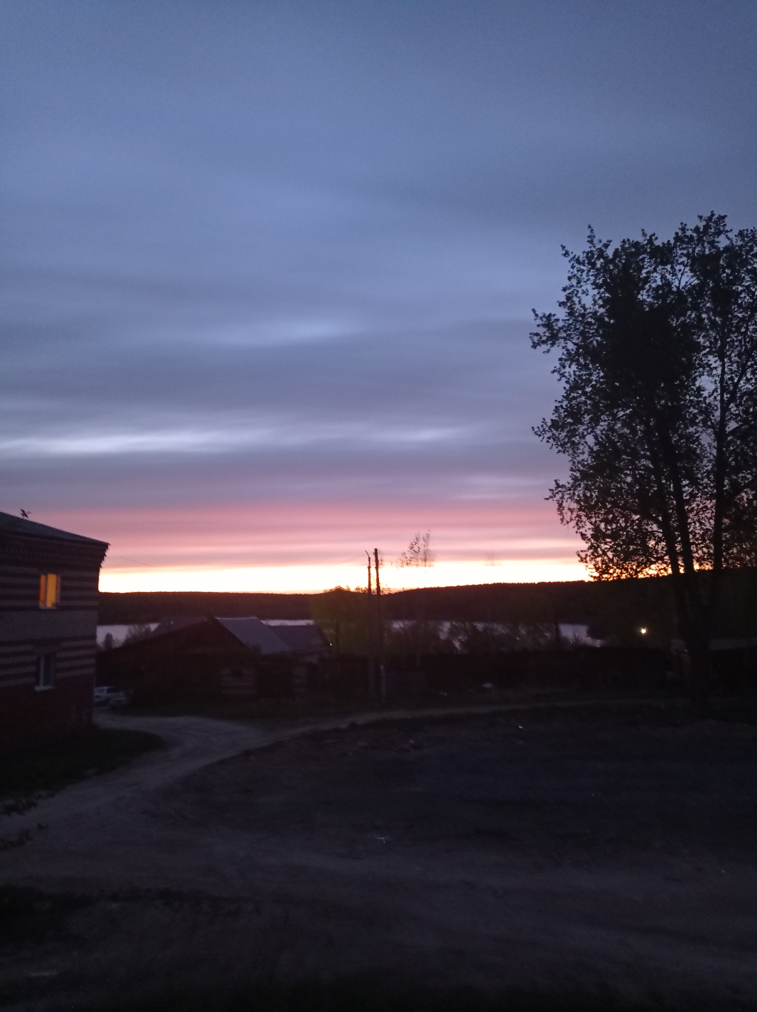 Twilight to night transition documented in Degtyarsk, Russia
