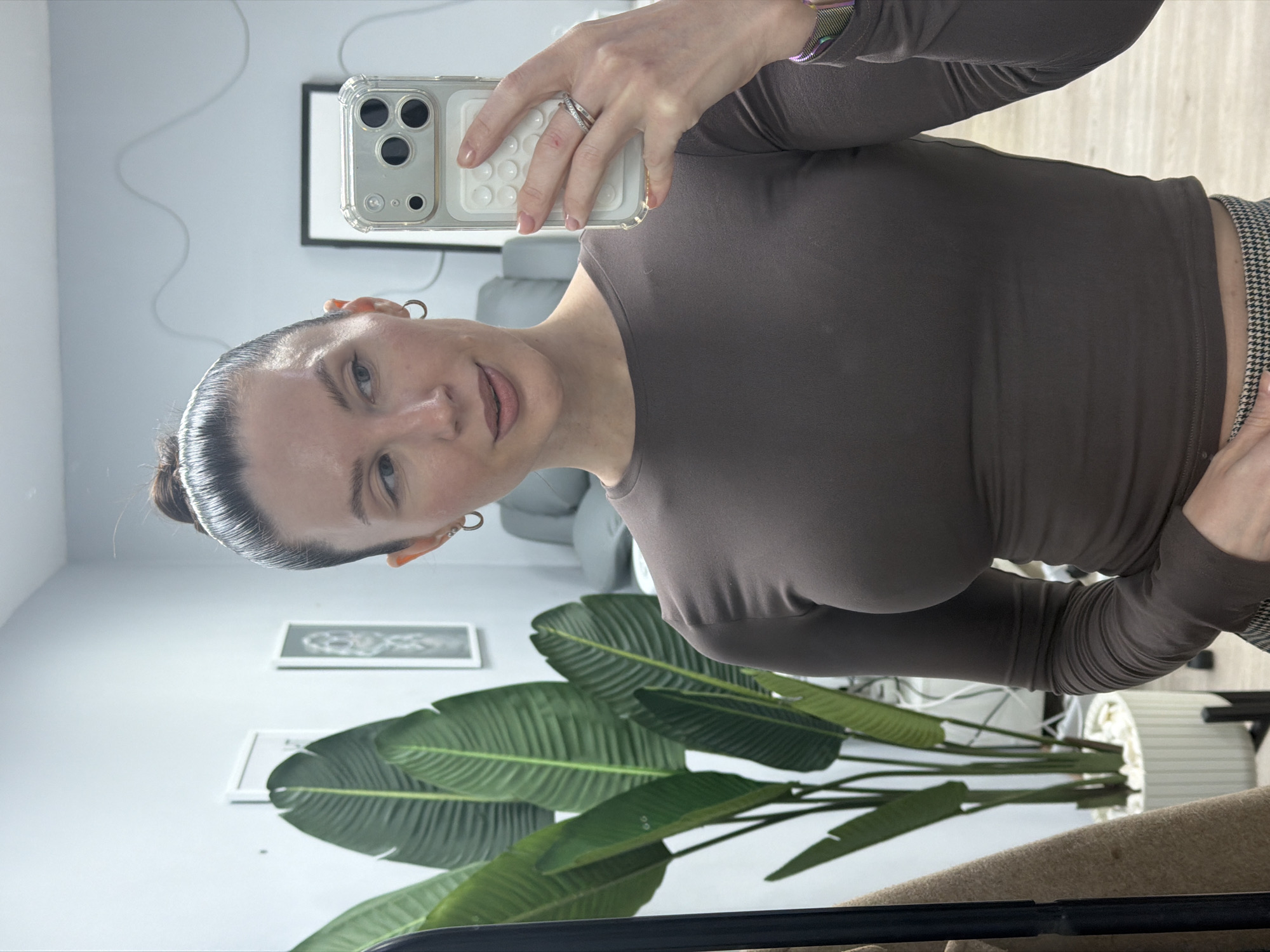 Woman documents morning routine through selfies across Perm, Russia