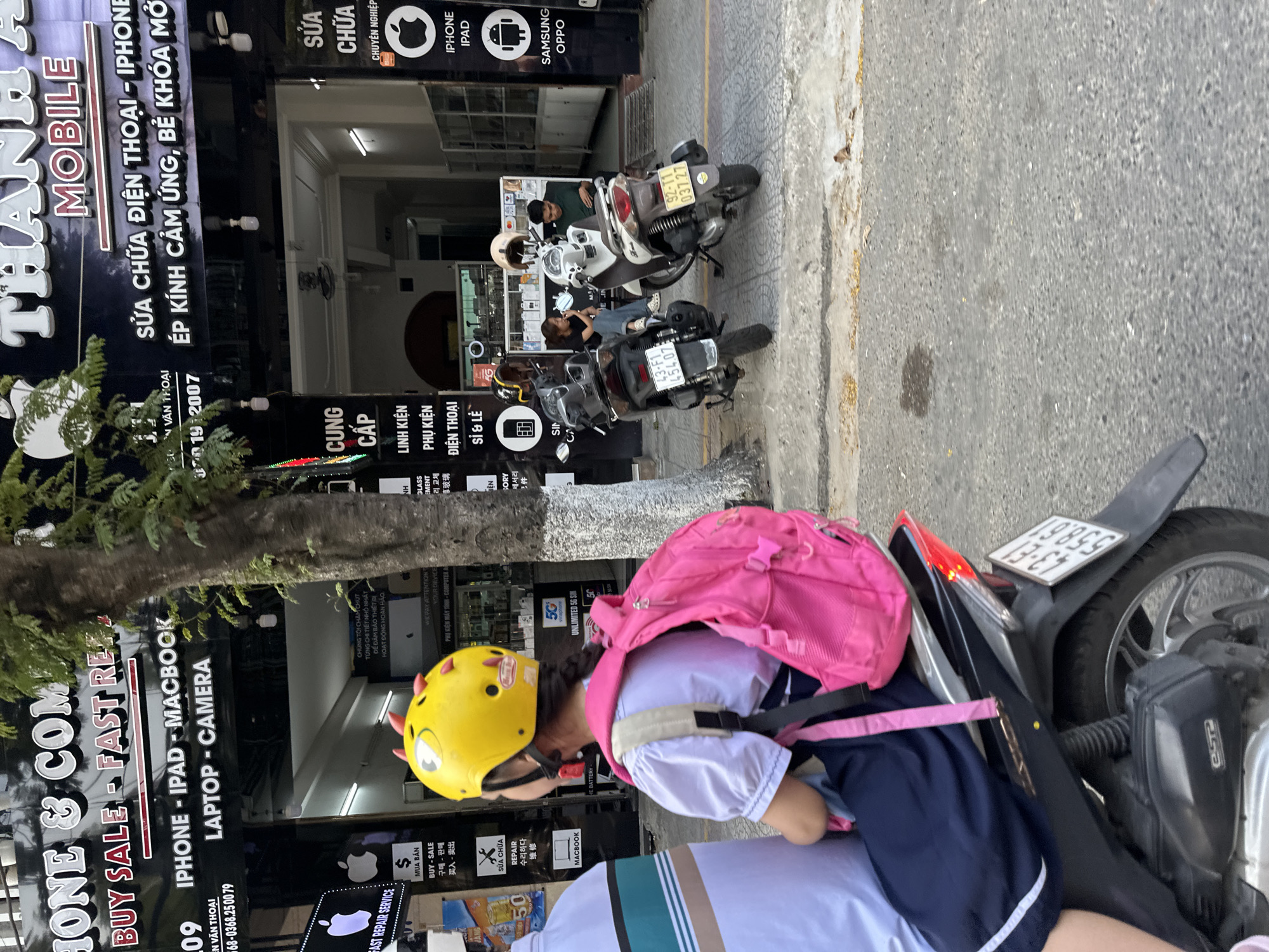 Daily scooter activity captured on Đà Nẵng streets