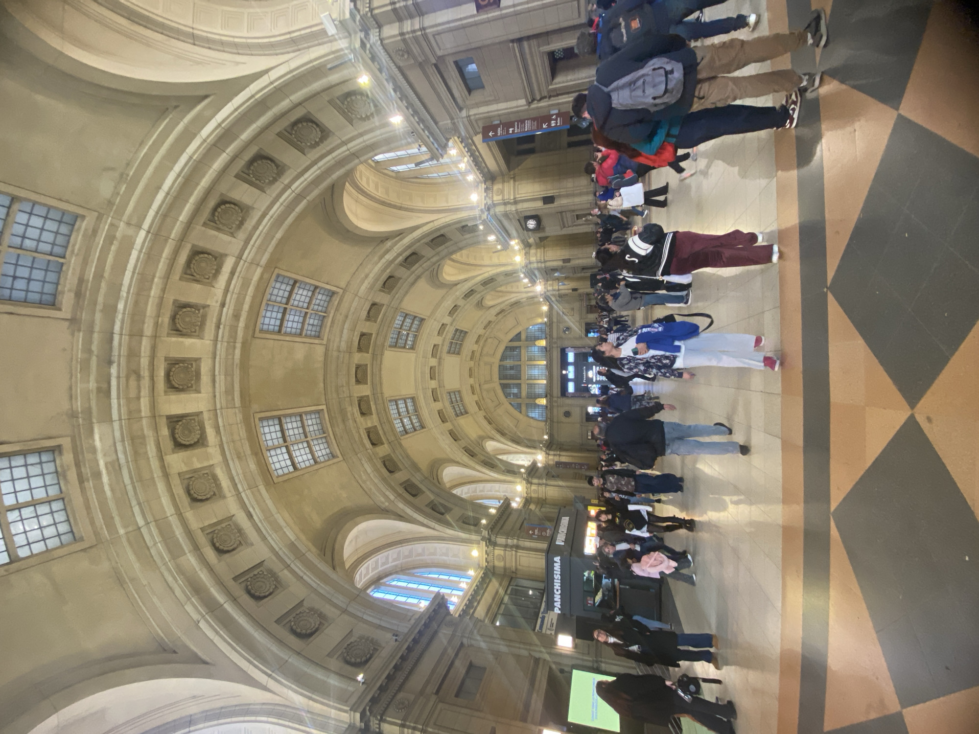 Witness documents Retiro station architecture and trains in Buenos Aires
