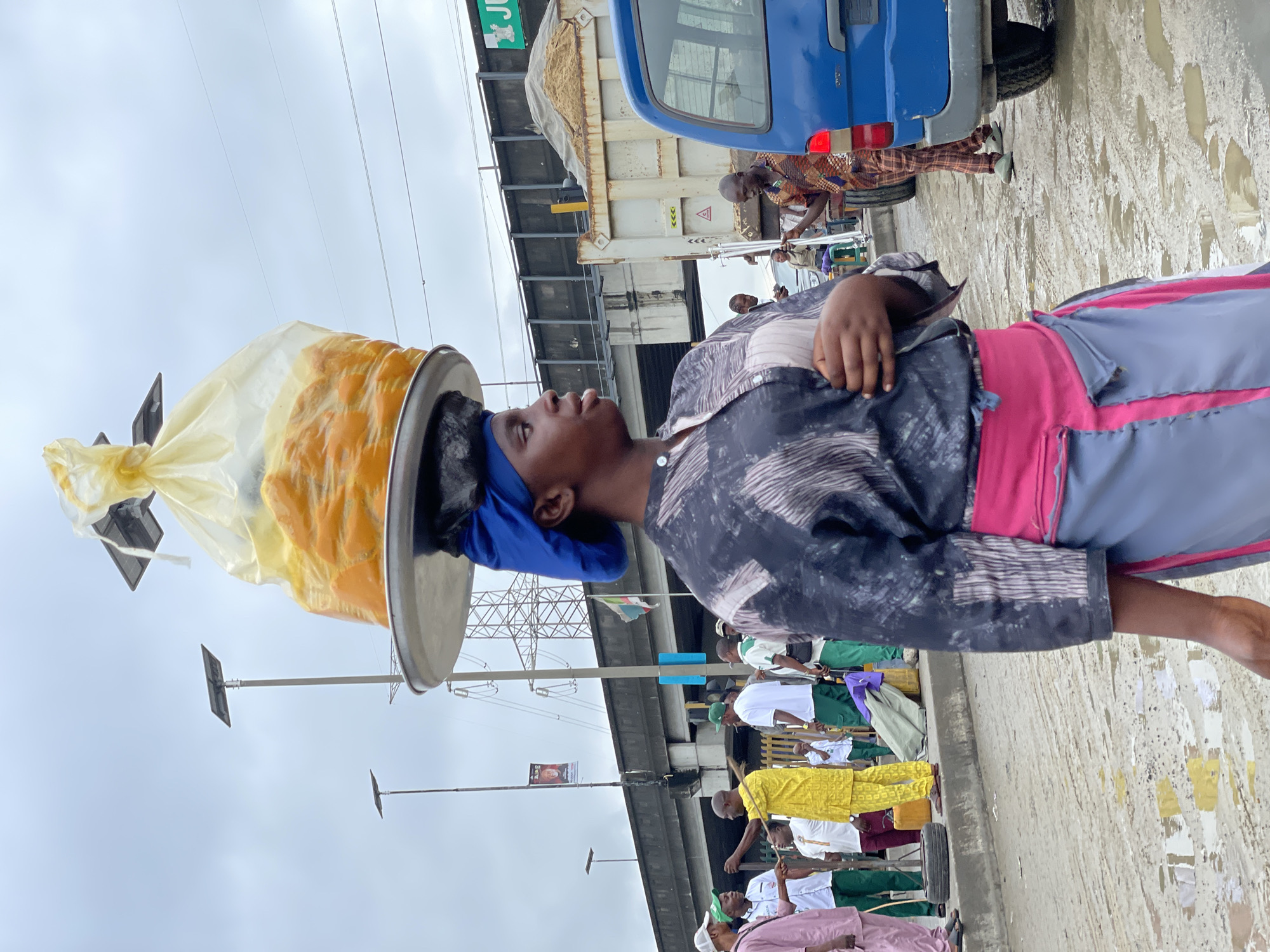 Lekki market keeps moving through muddy post-rain streets