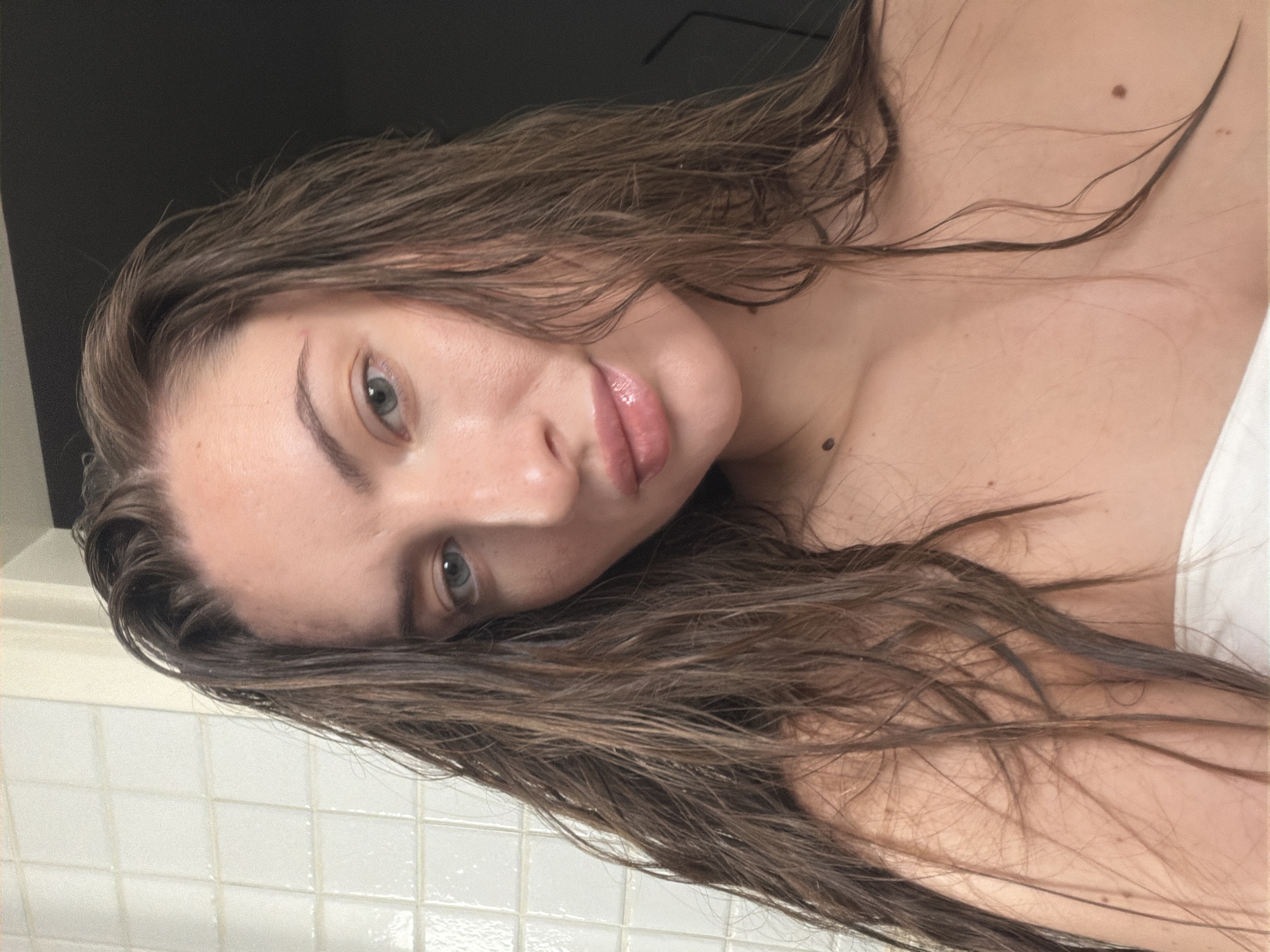 Post-shower routine and selfies in a Sharm El Sheikh hotel