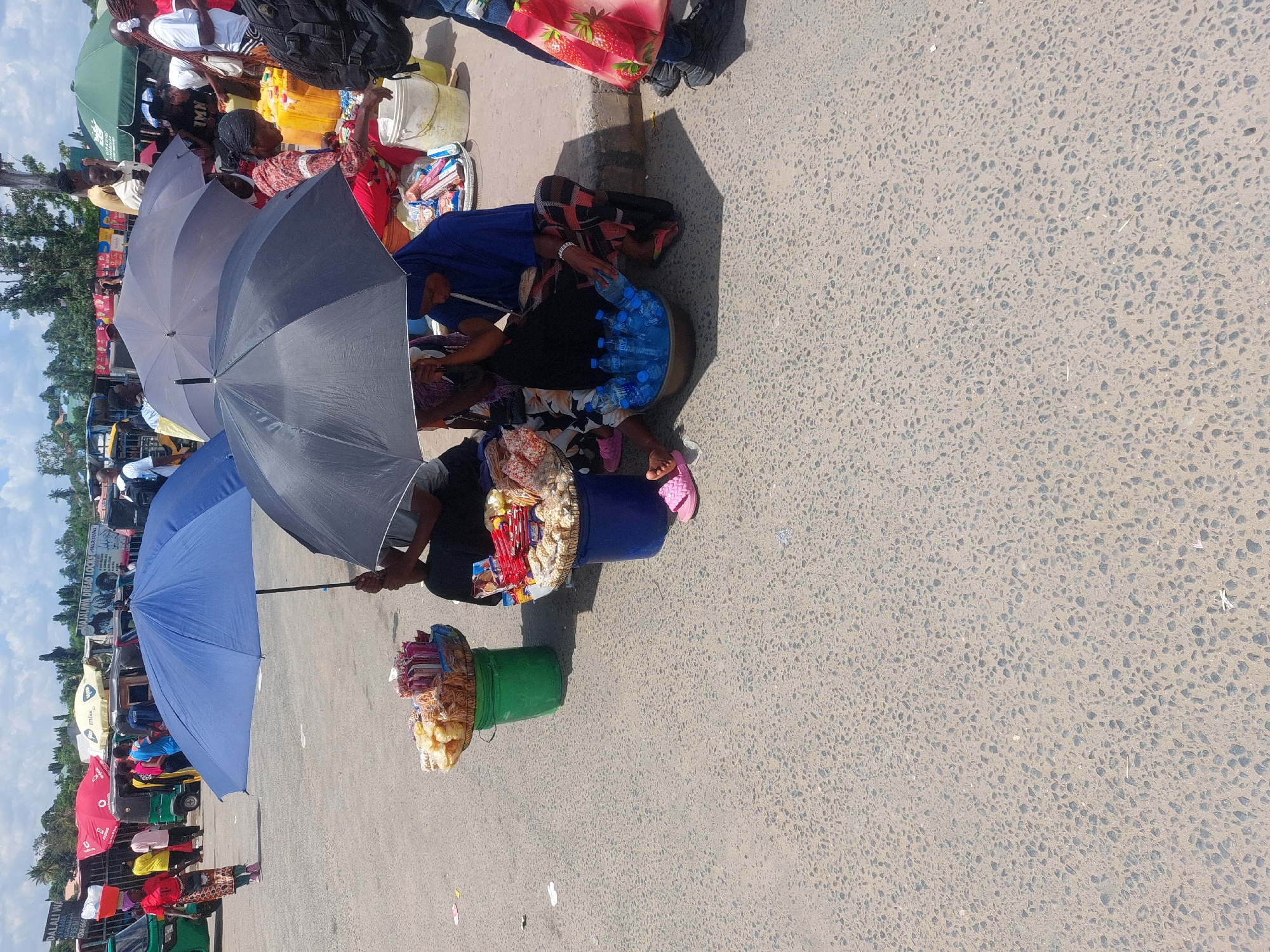Morning street commerce and transit activity in Dar es-Salaam